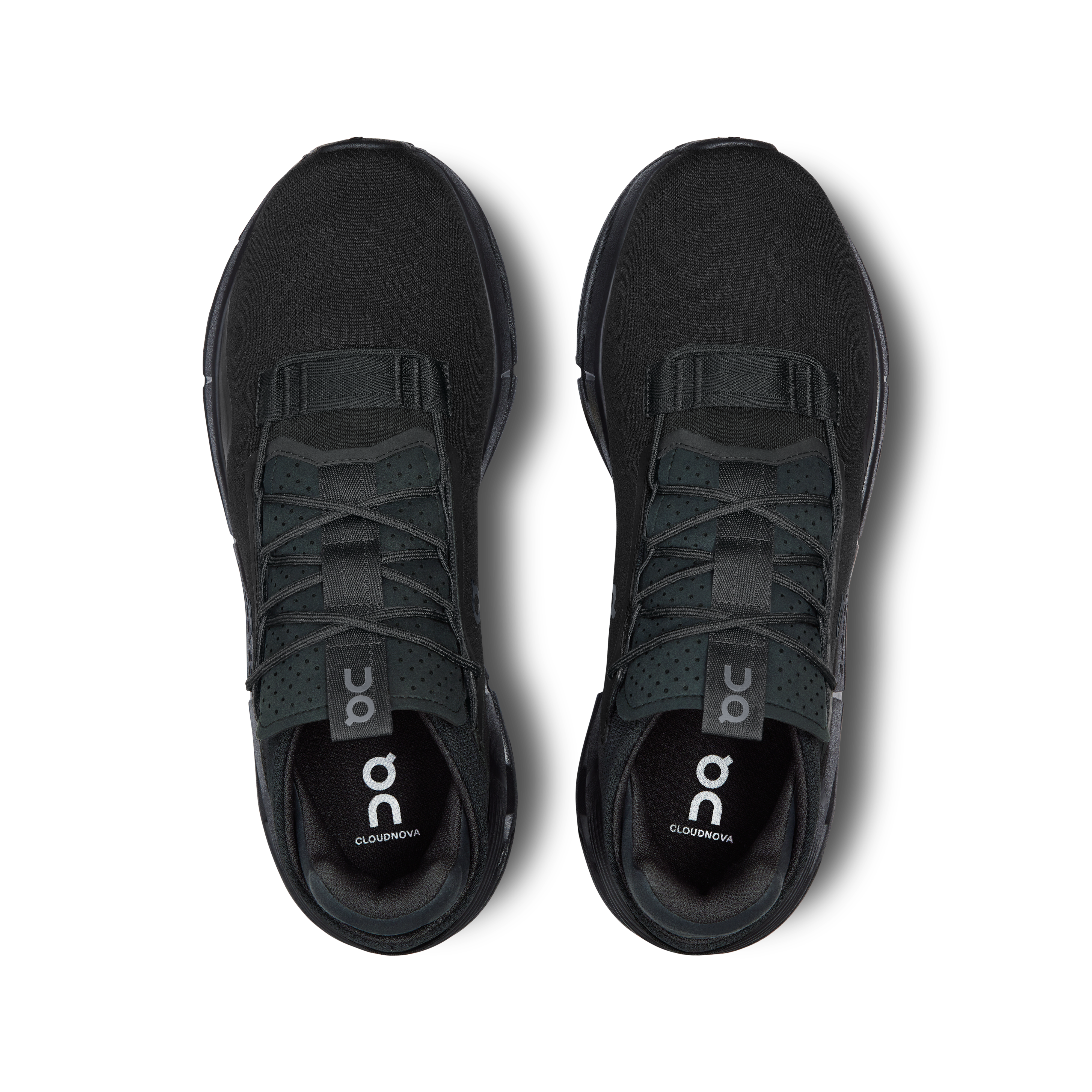 on running cloudnova 2 all black