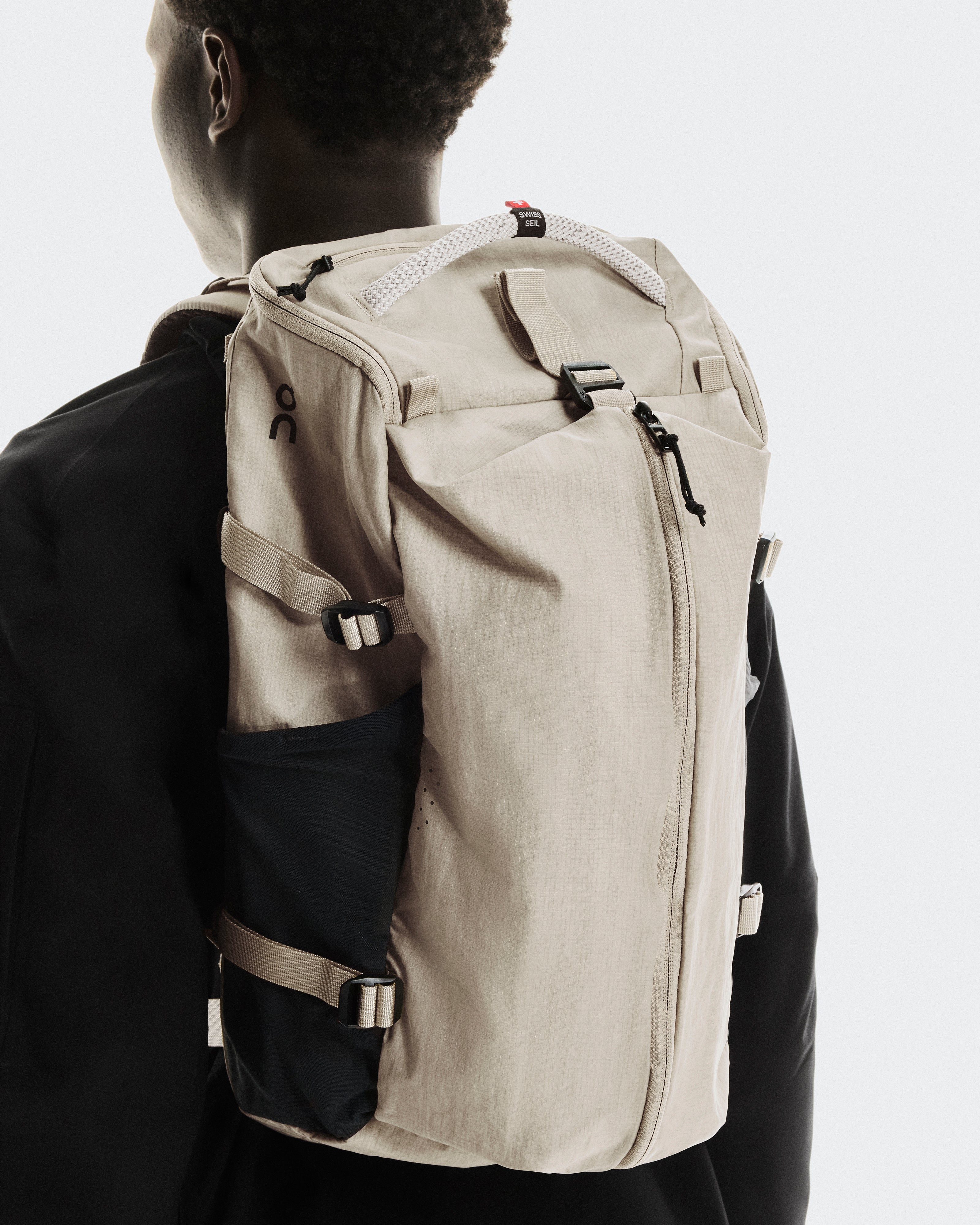 On Speed Pack 30L Sand | Black