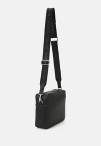 Valentino Marnier Set Cross Body Bag Nero