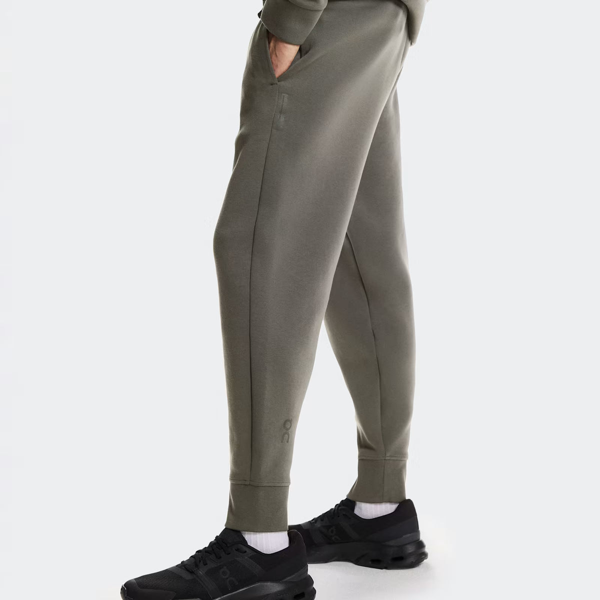 On Focus Tech Sweatpants Shadow