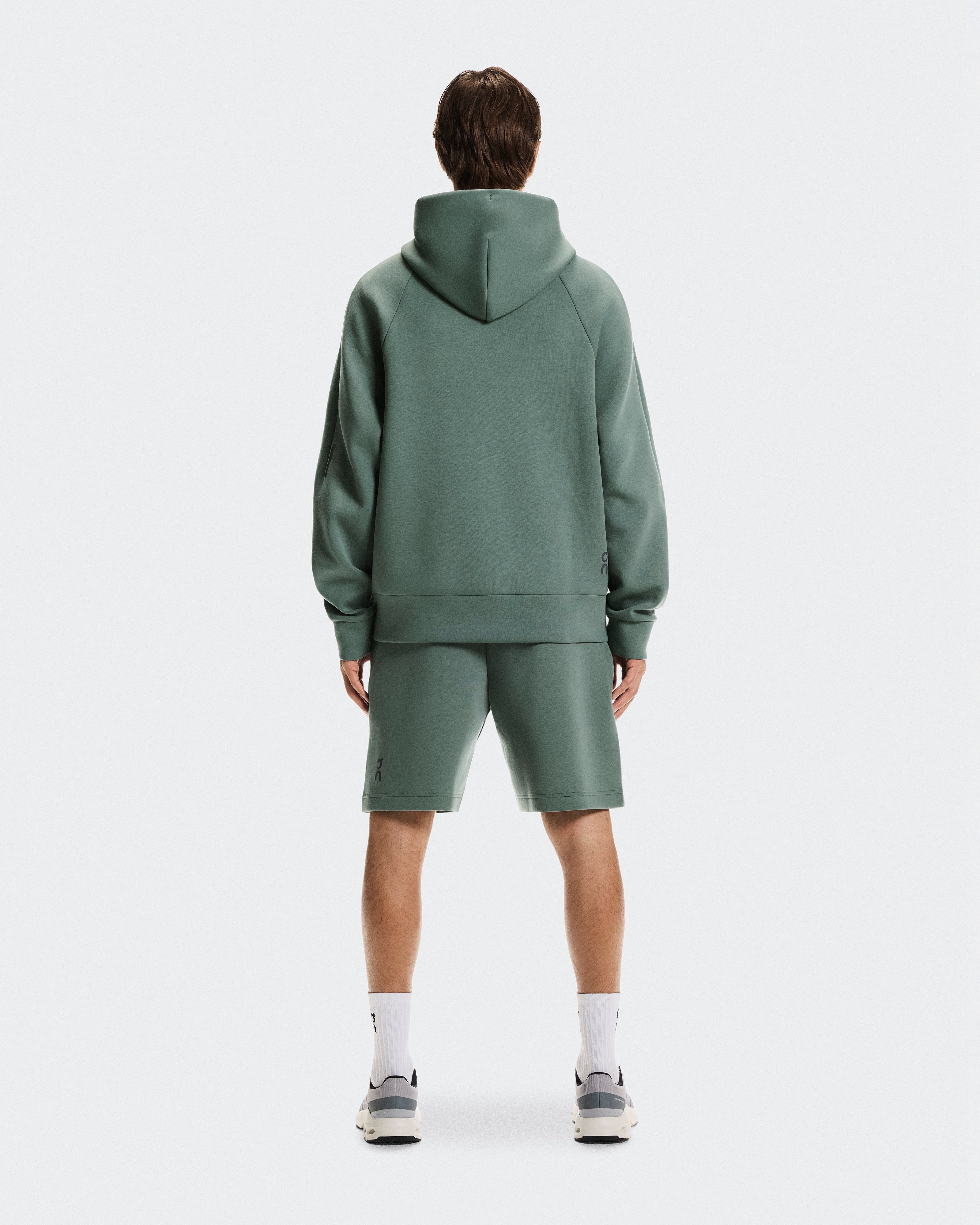 On Focus Tech Shorts Olive