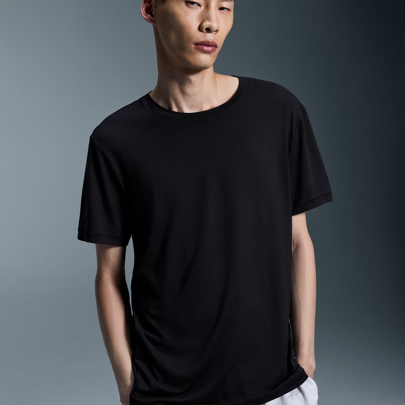On Studio-T Black