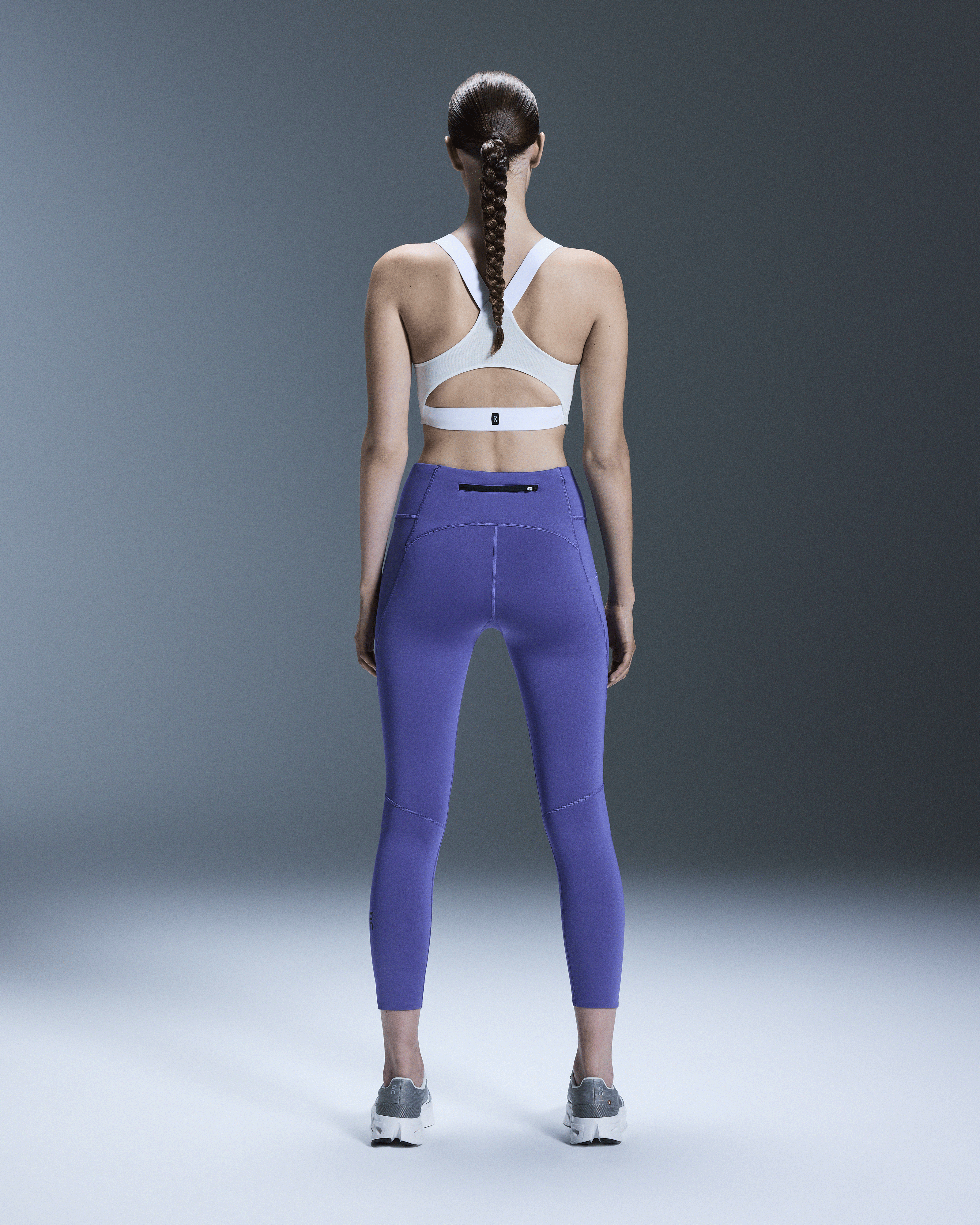 on performance tights 7/8 Iris (Women's)