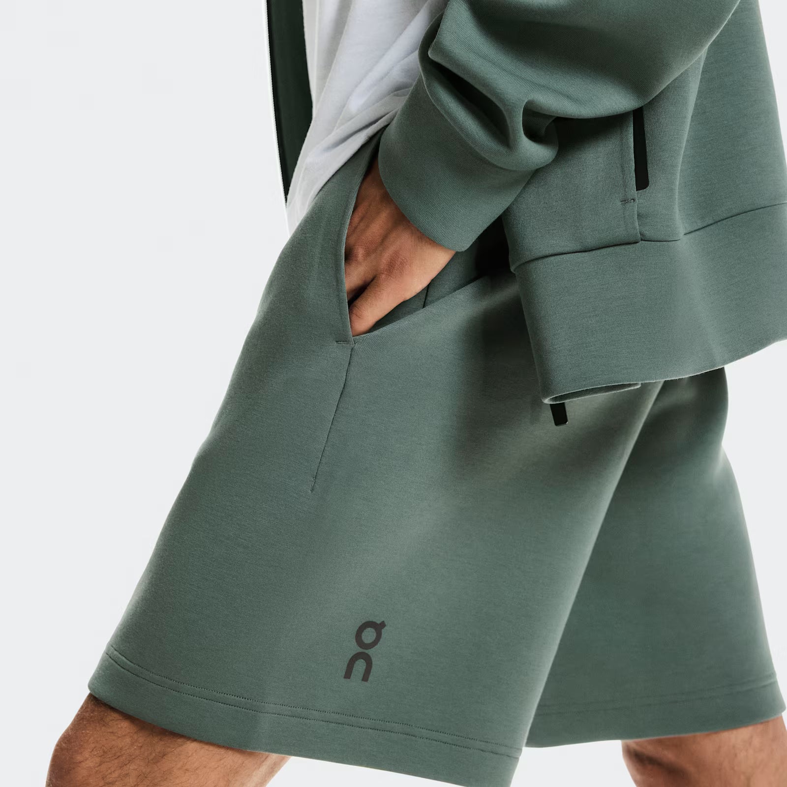 On Focus Tech Shorts Olive