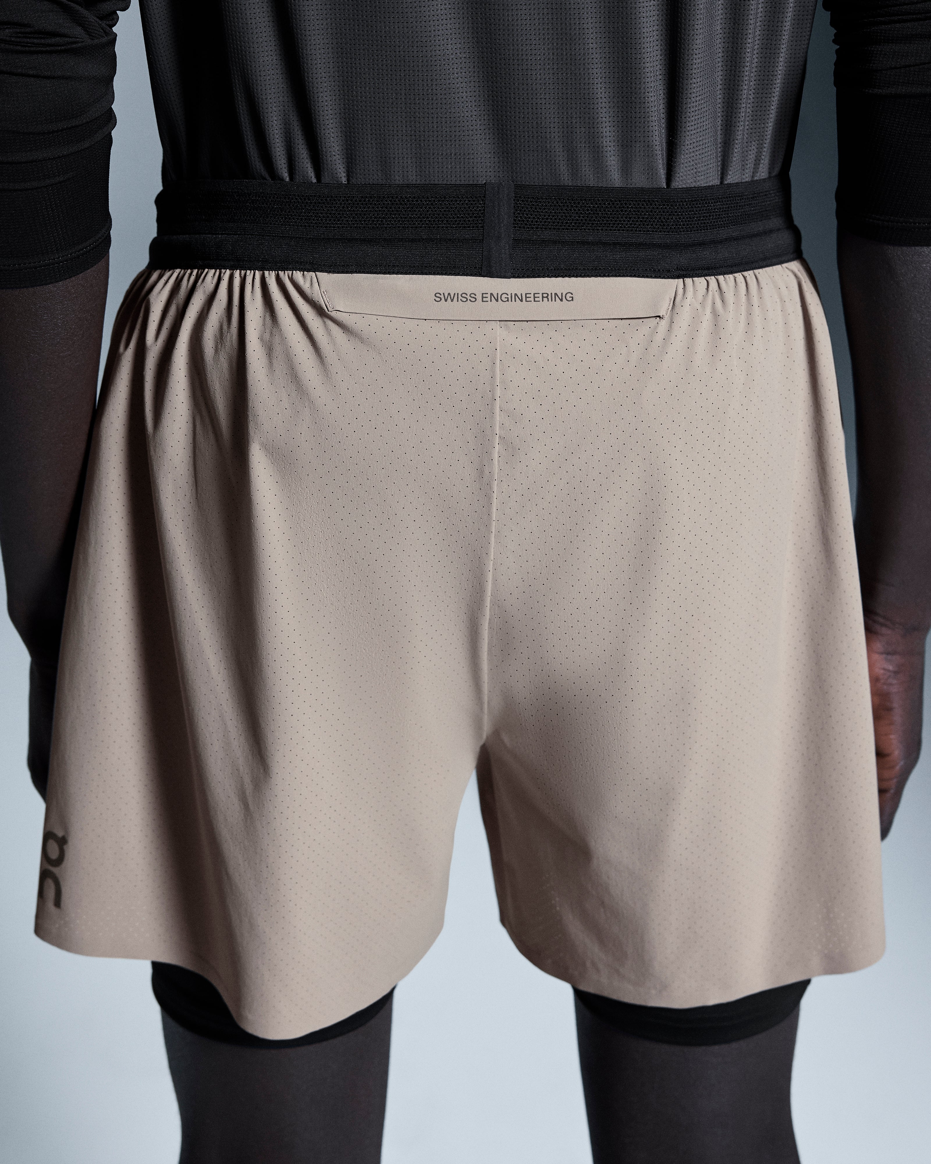 On 5" Performance 2/1 Shorts Cinder | Black