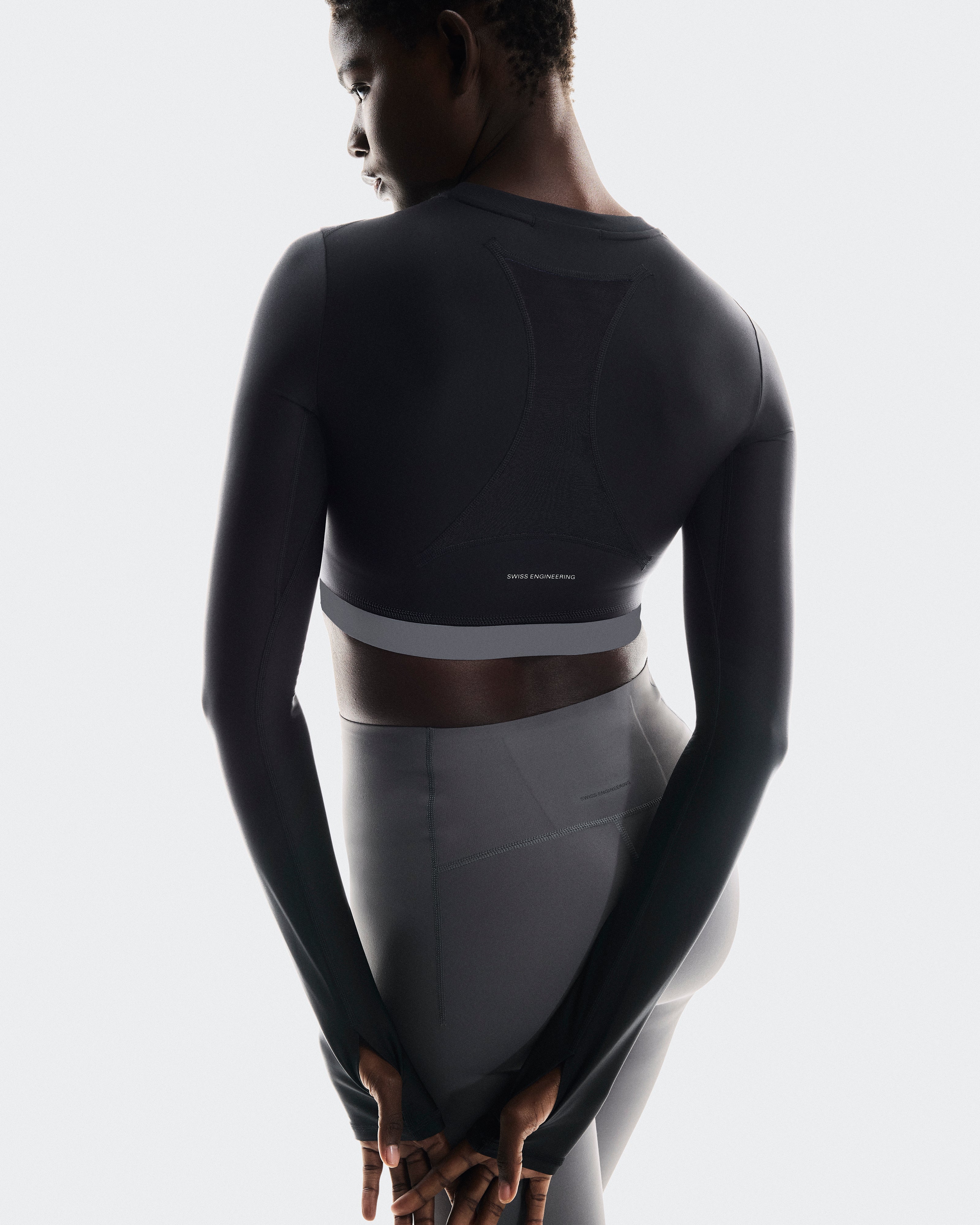 On Train Long Sleeve Crop Black (Women's)