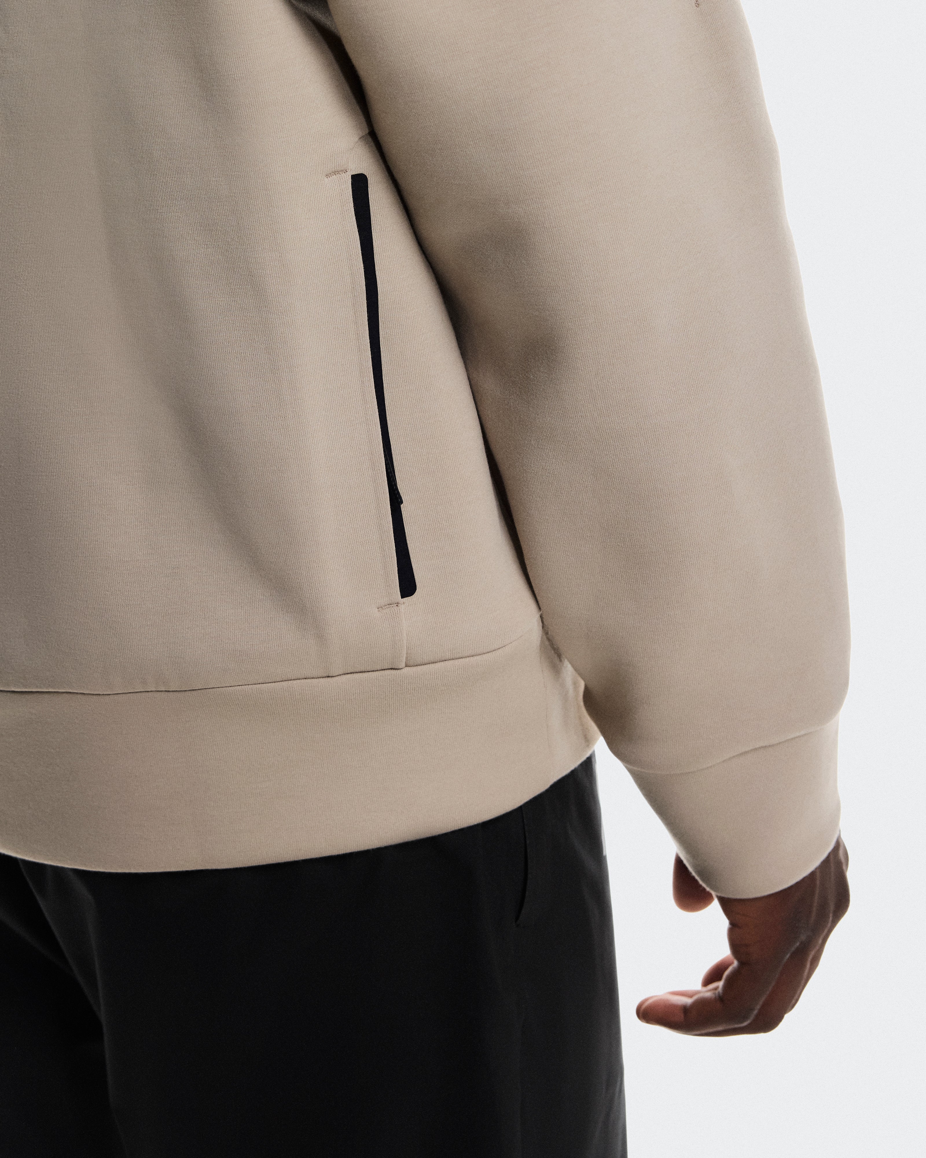 On Focus Tech Crew Desert