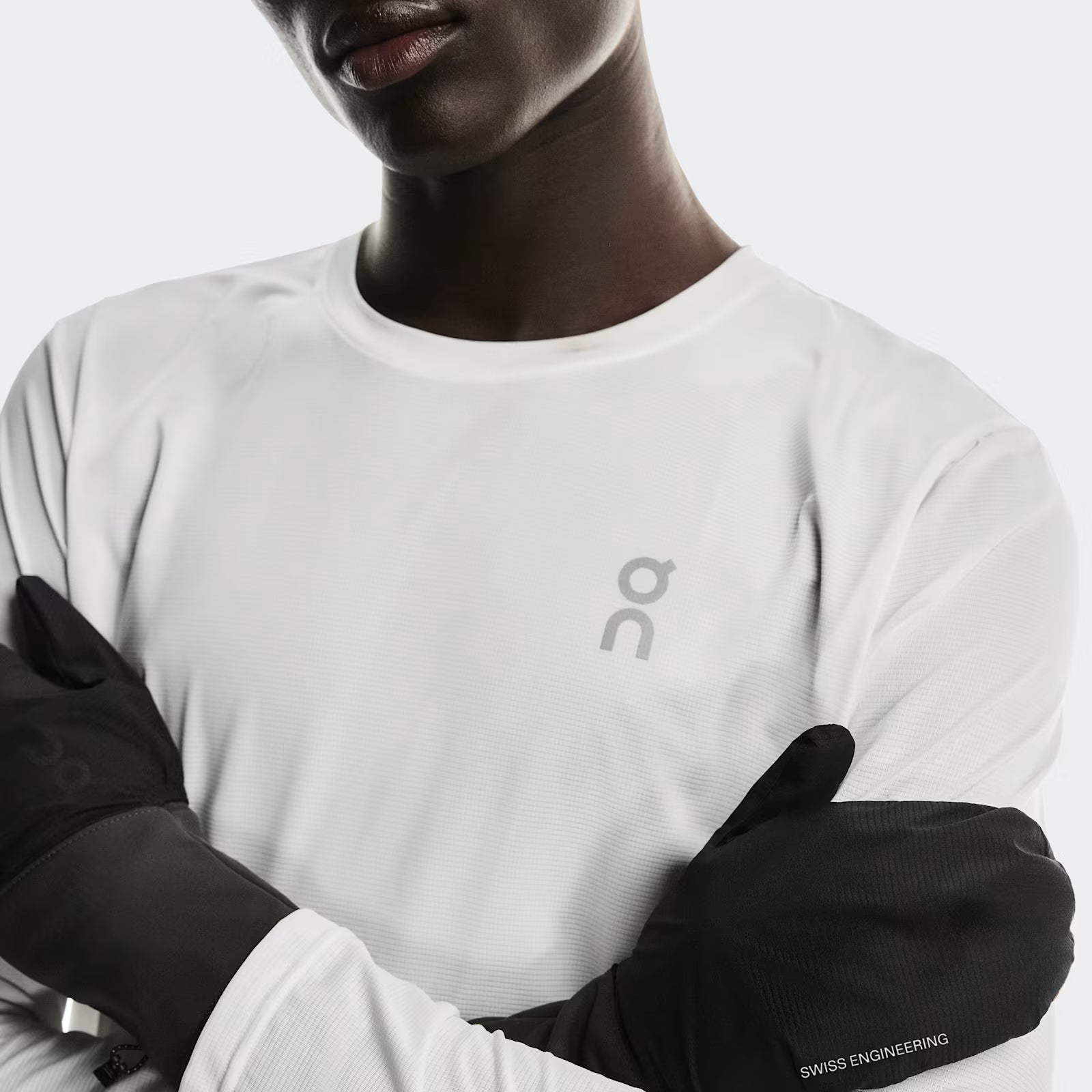 On Winter Run Gloves Magnet