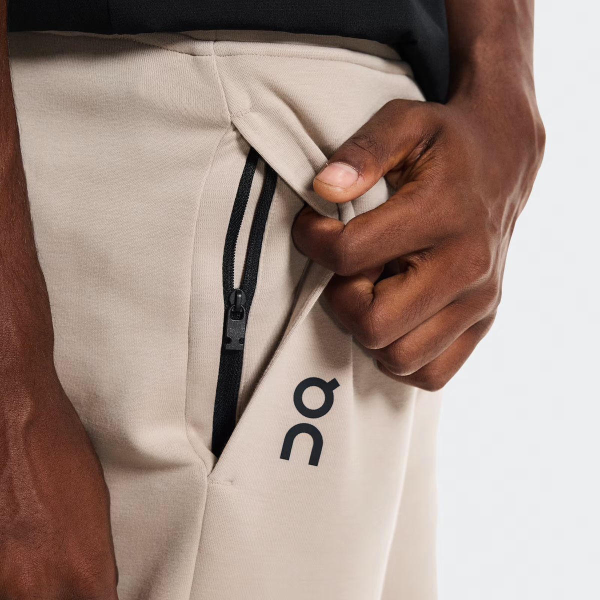 On Focus Tech Sweatpants Desert