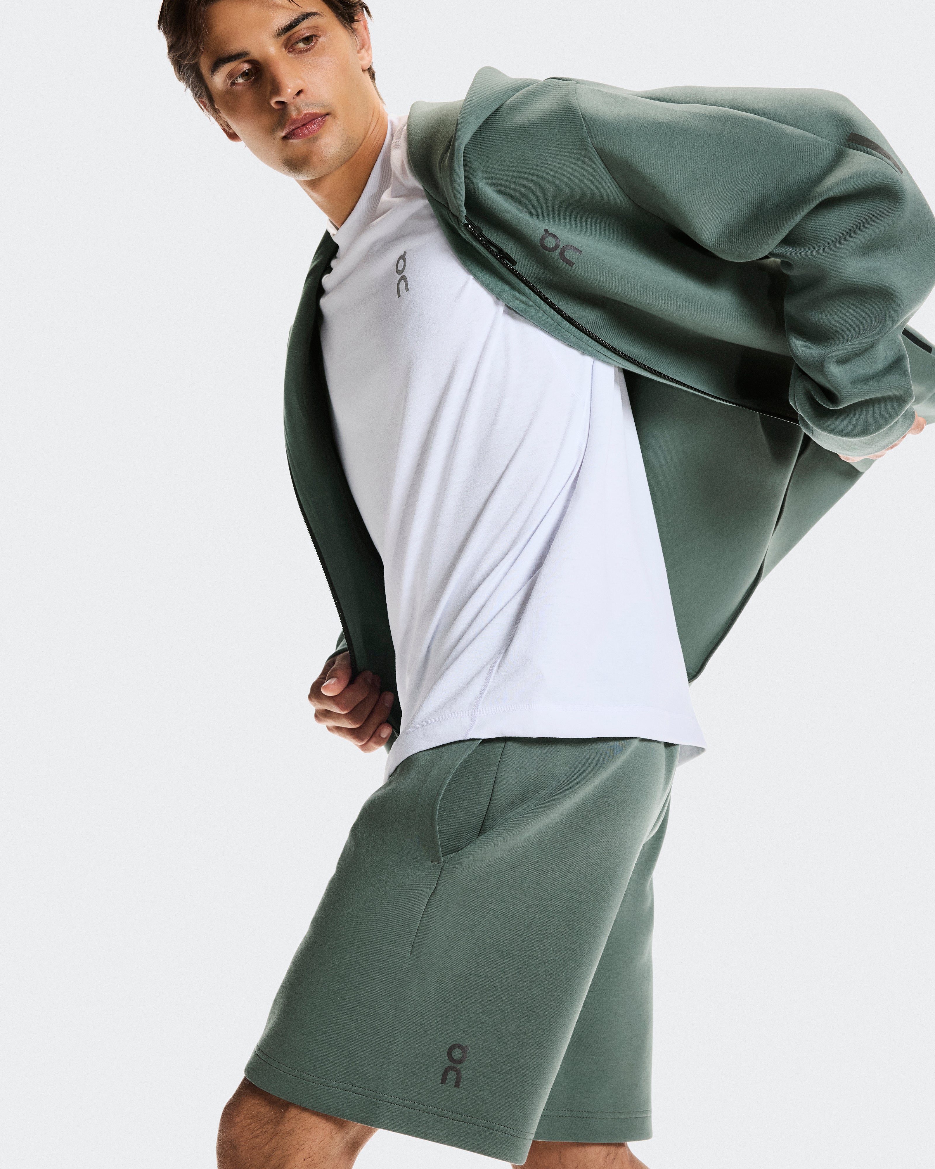 On Focus Tech Shorts Olive