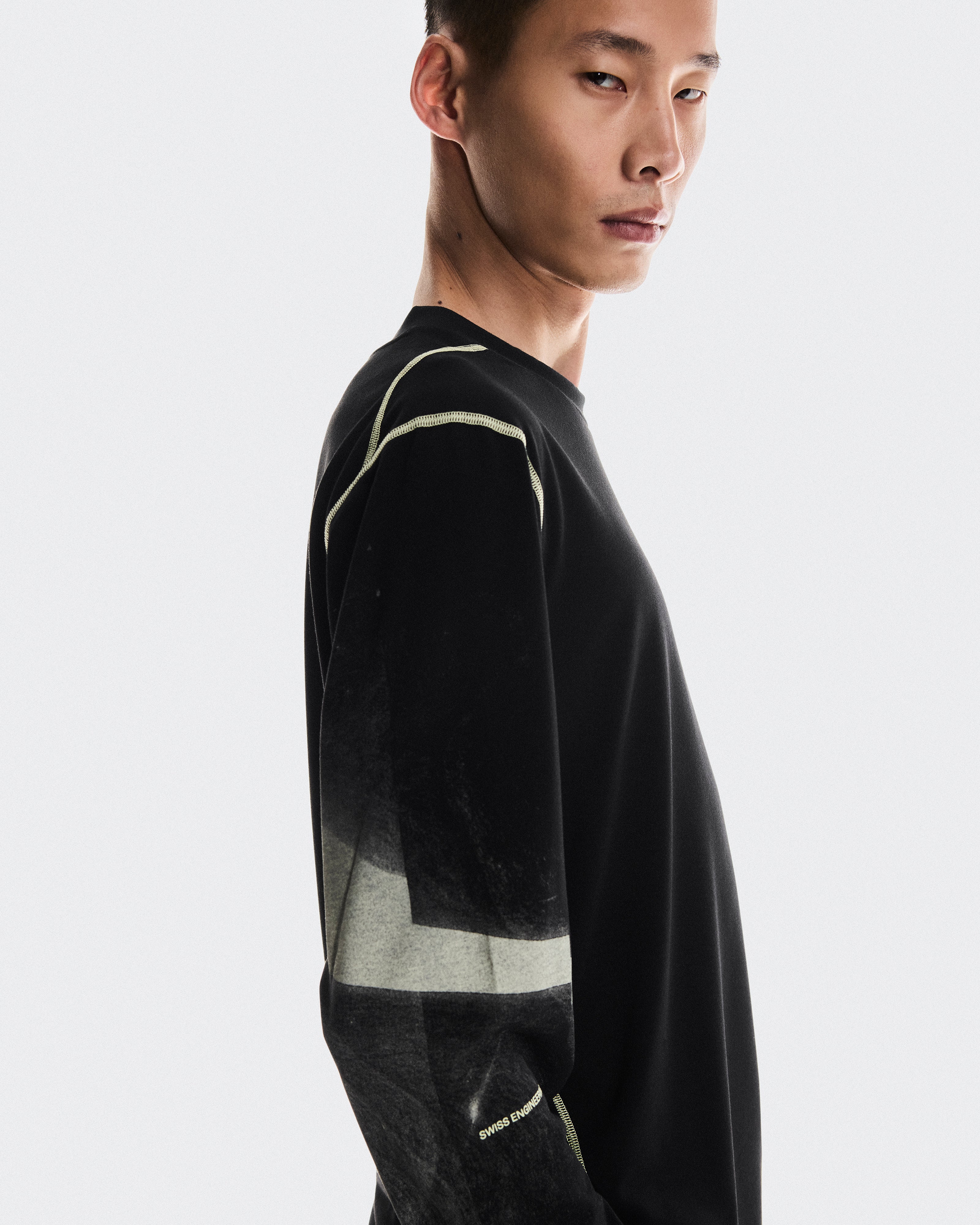 on active long-t graphic Black