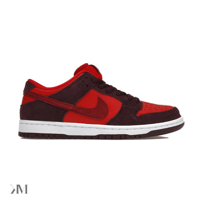 Nike SB Dunk Low Cherry, side profile