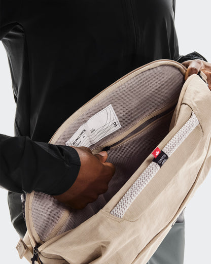 On Sling Pack 9L Sand | Black