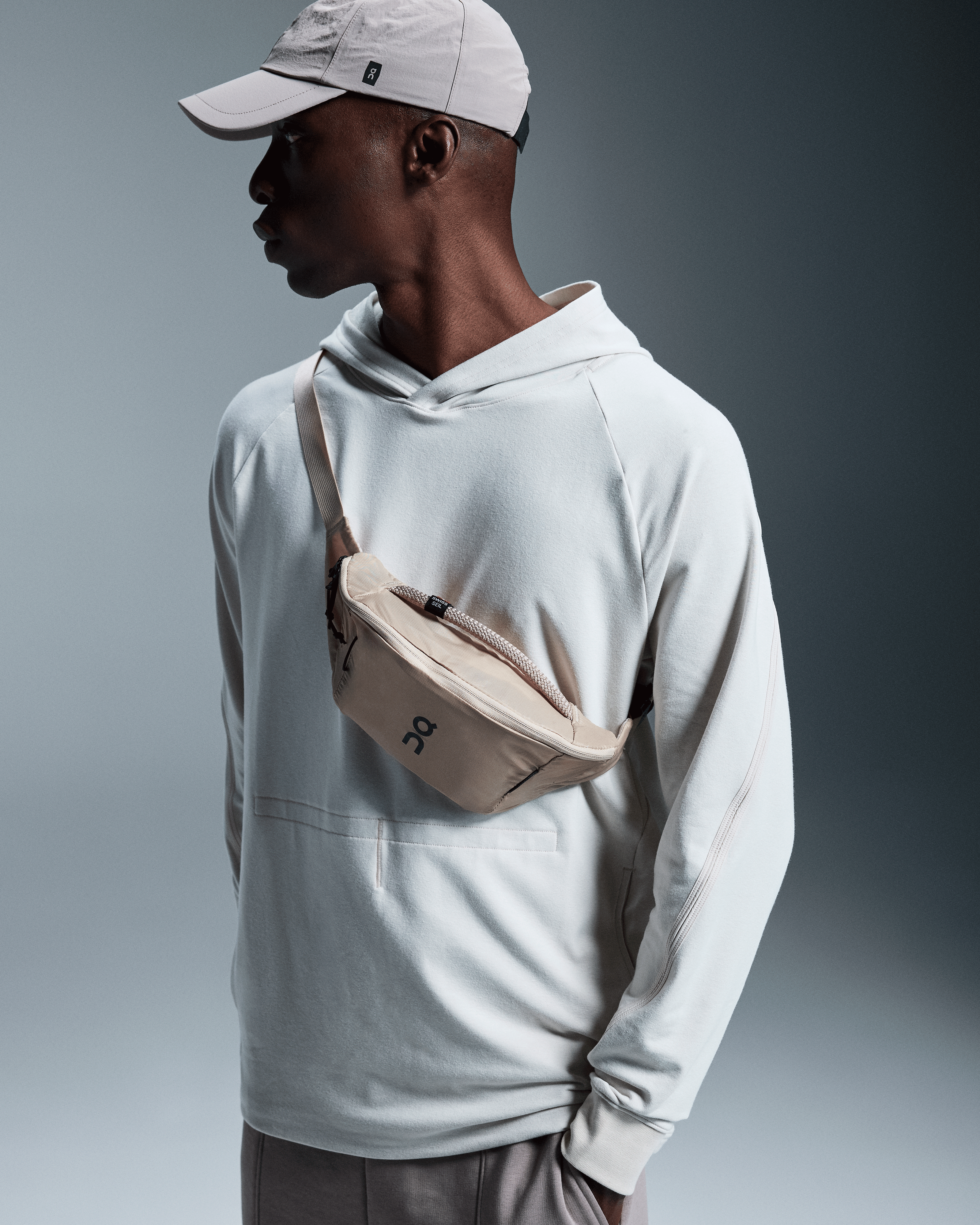 On Waist Pack 2L Lite Sand