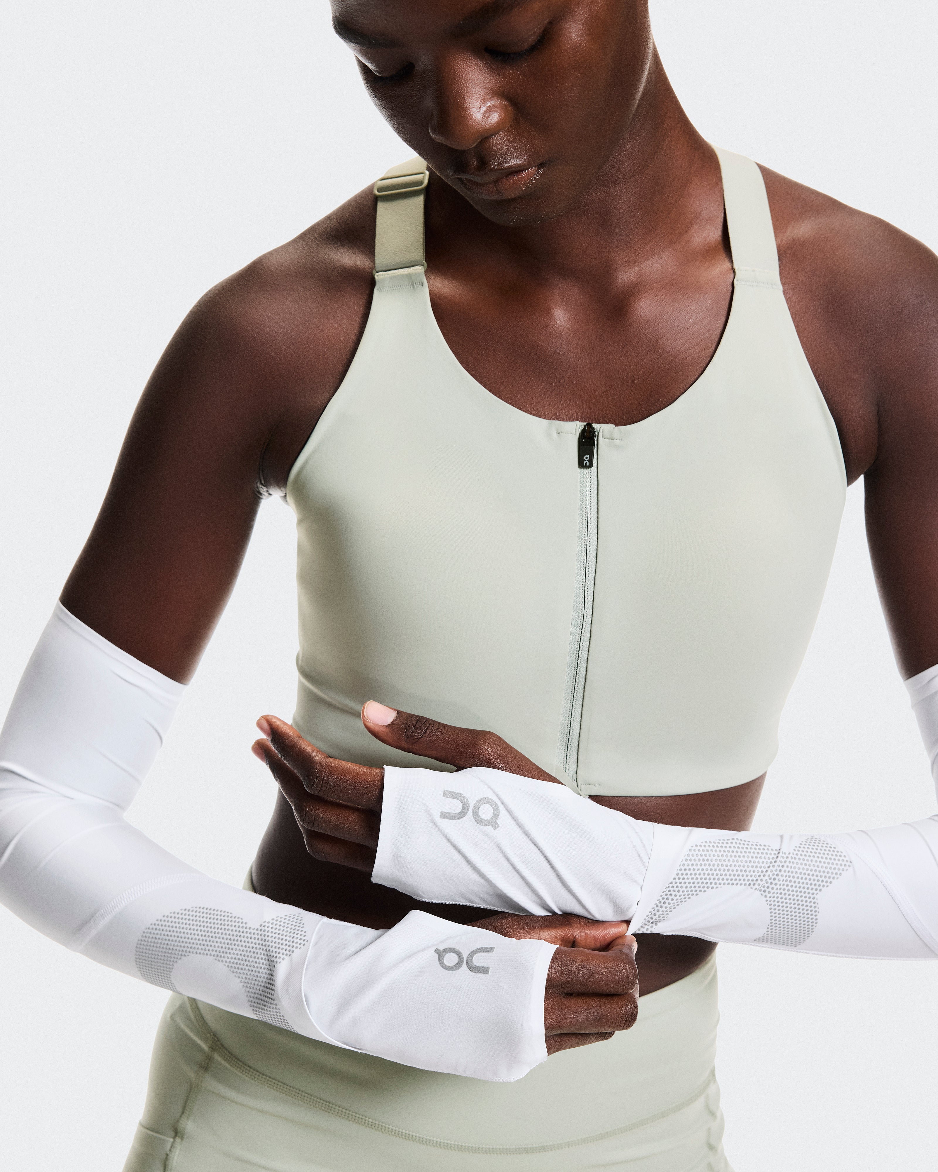 On Solar Arm Sleeves White