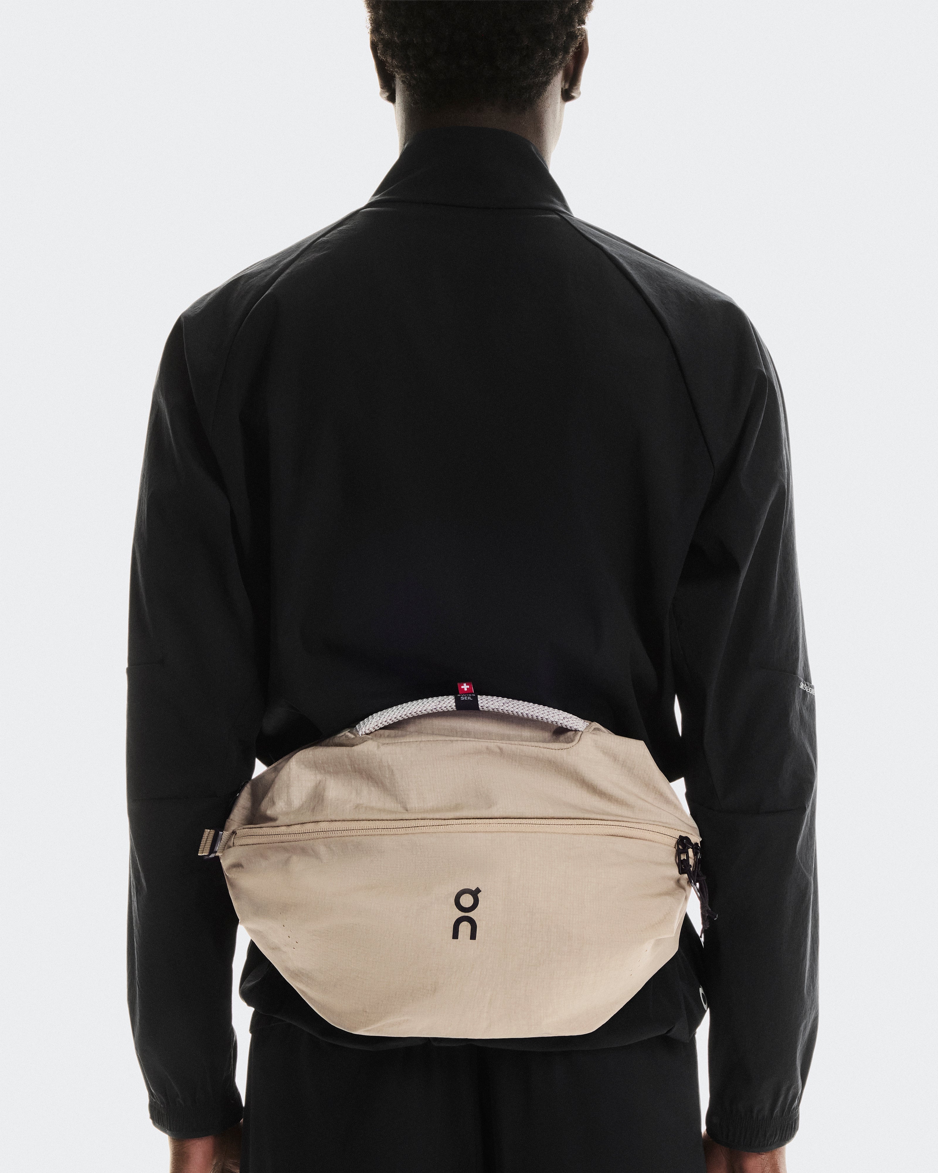 On Sling Pack 9L Sand | Black