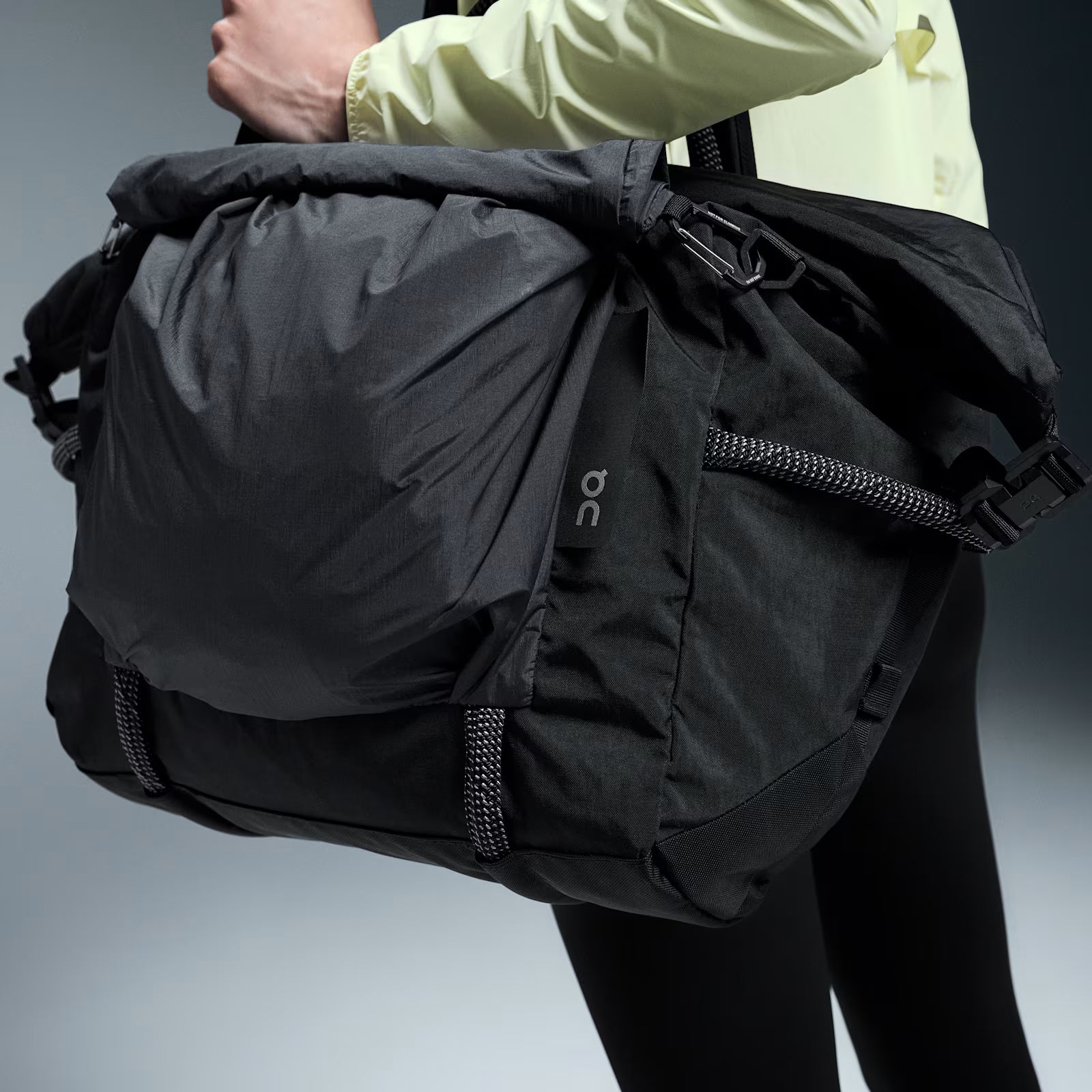 On Track Pack 40L Elite Black | Magnet