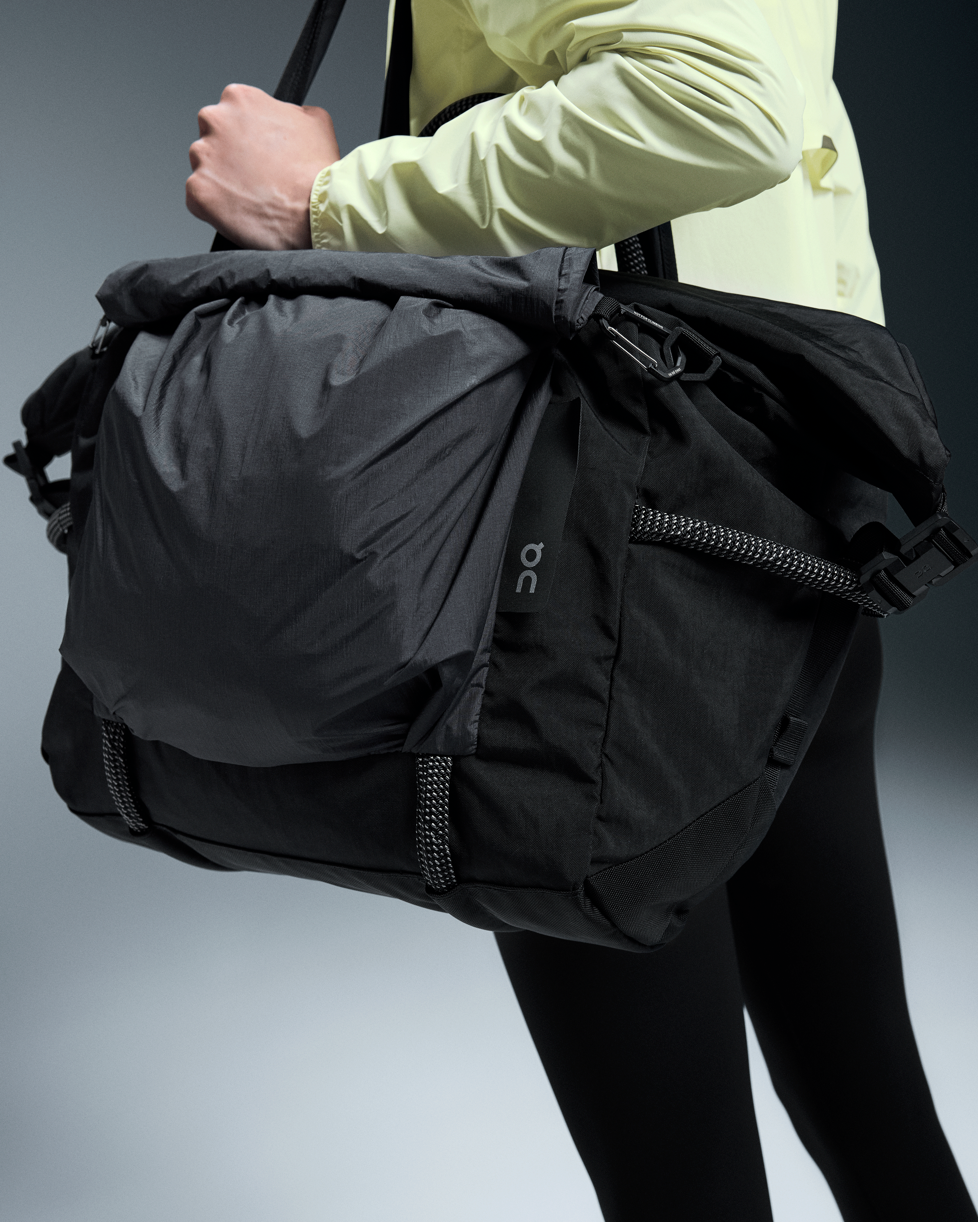 On Track Pack 40L Elite Black | Magnet