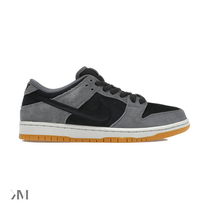 Nike SB Dunk Low Dark Smoke Grey, side profile
