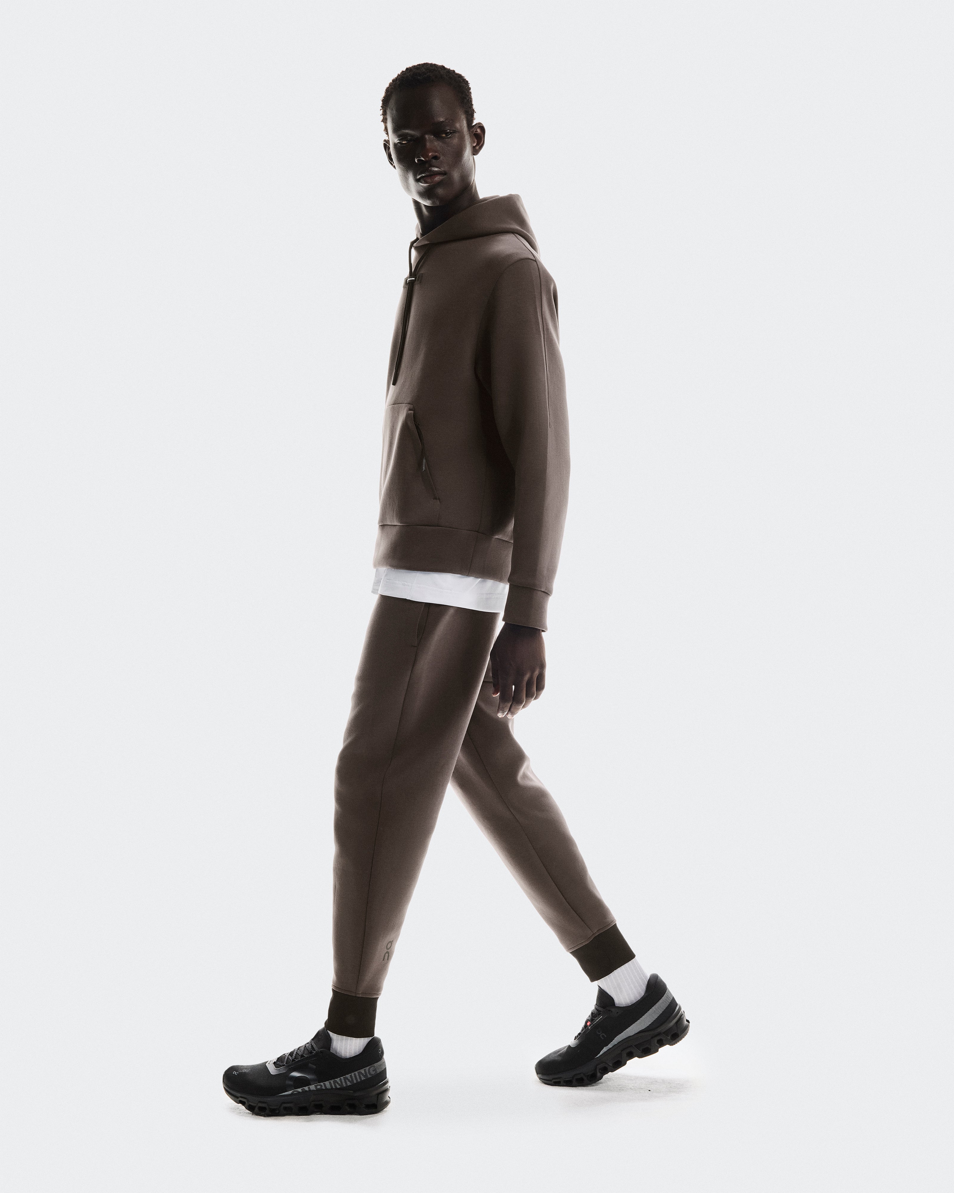 On Focus Tech Sweatpants Pebble