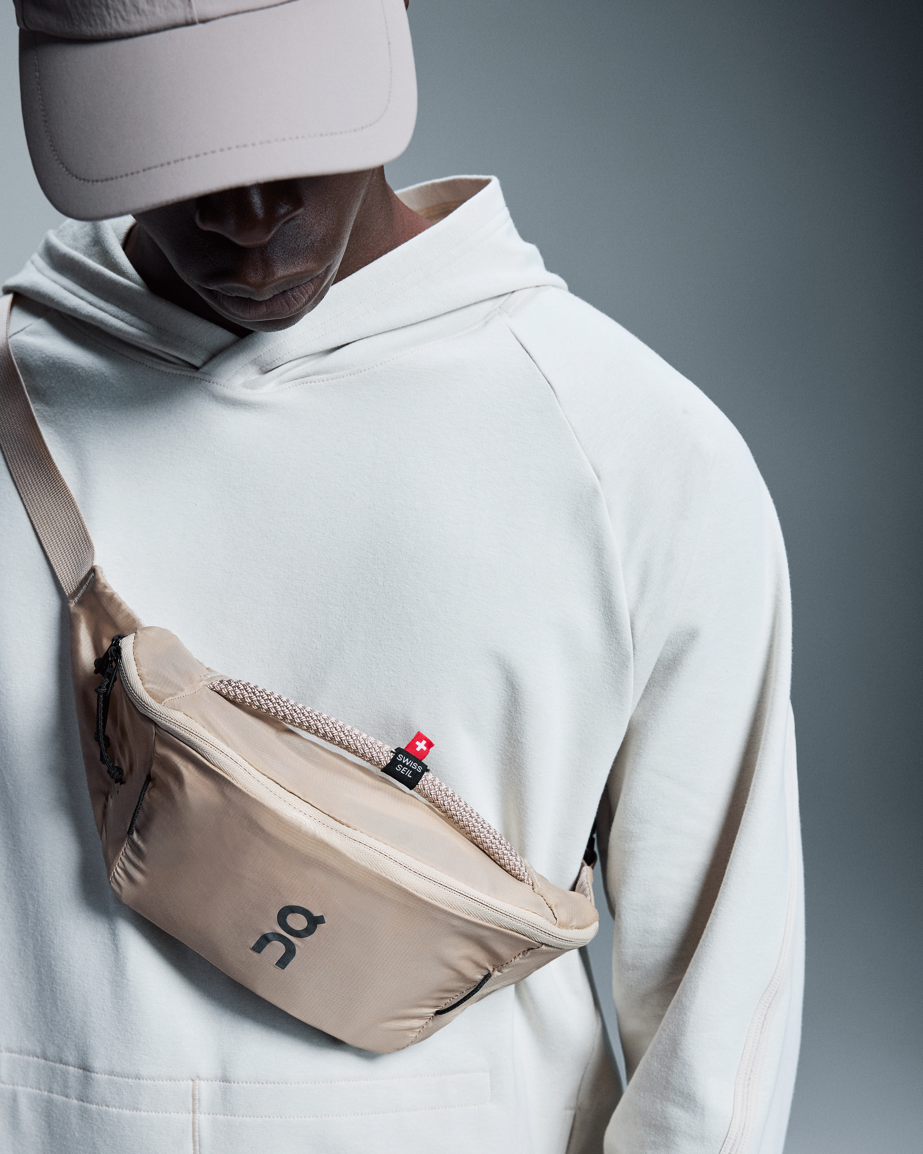 On Waist Pack 2L Lite Sand