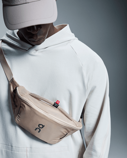 On Waist Pack 2L Lite Sand