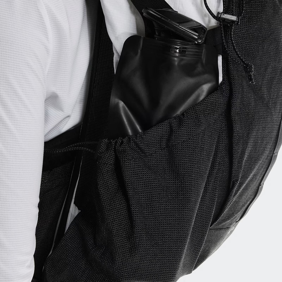 On Trail Pack 20L White | Black