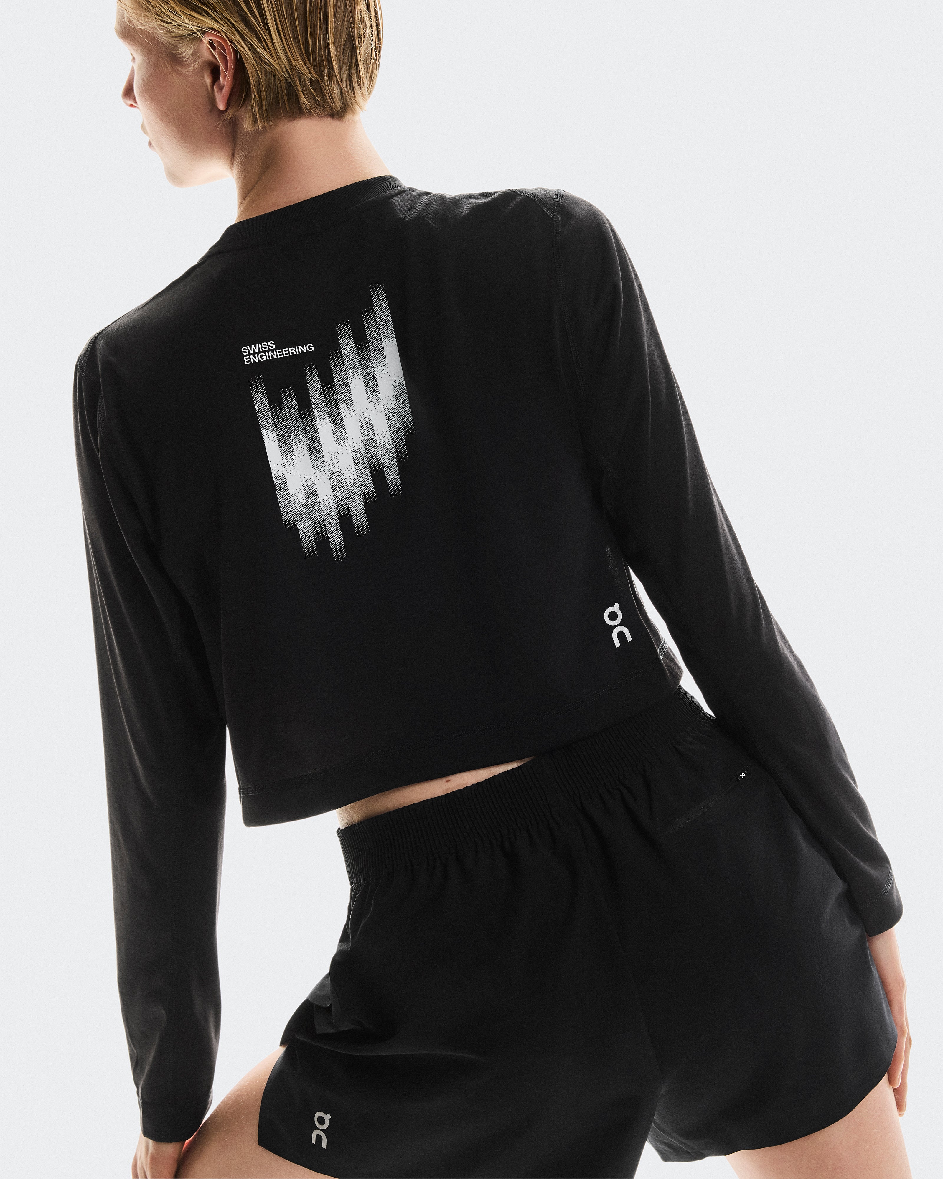 On Train Long-T Crop Graphic Black (Women'S)