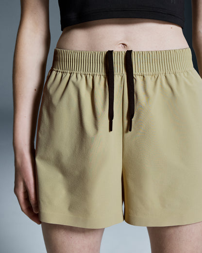 On Focus Shorts Caper (Women's)