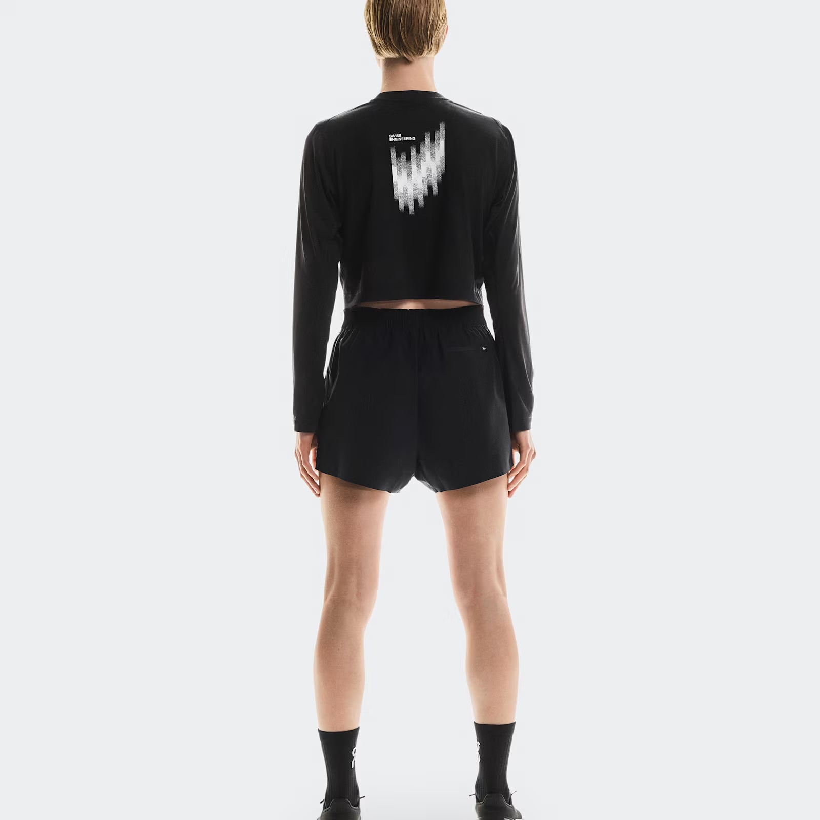 On Train Long-T Crop Graphic Black (Women'S)