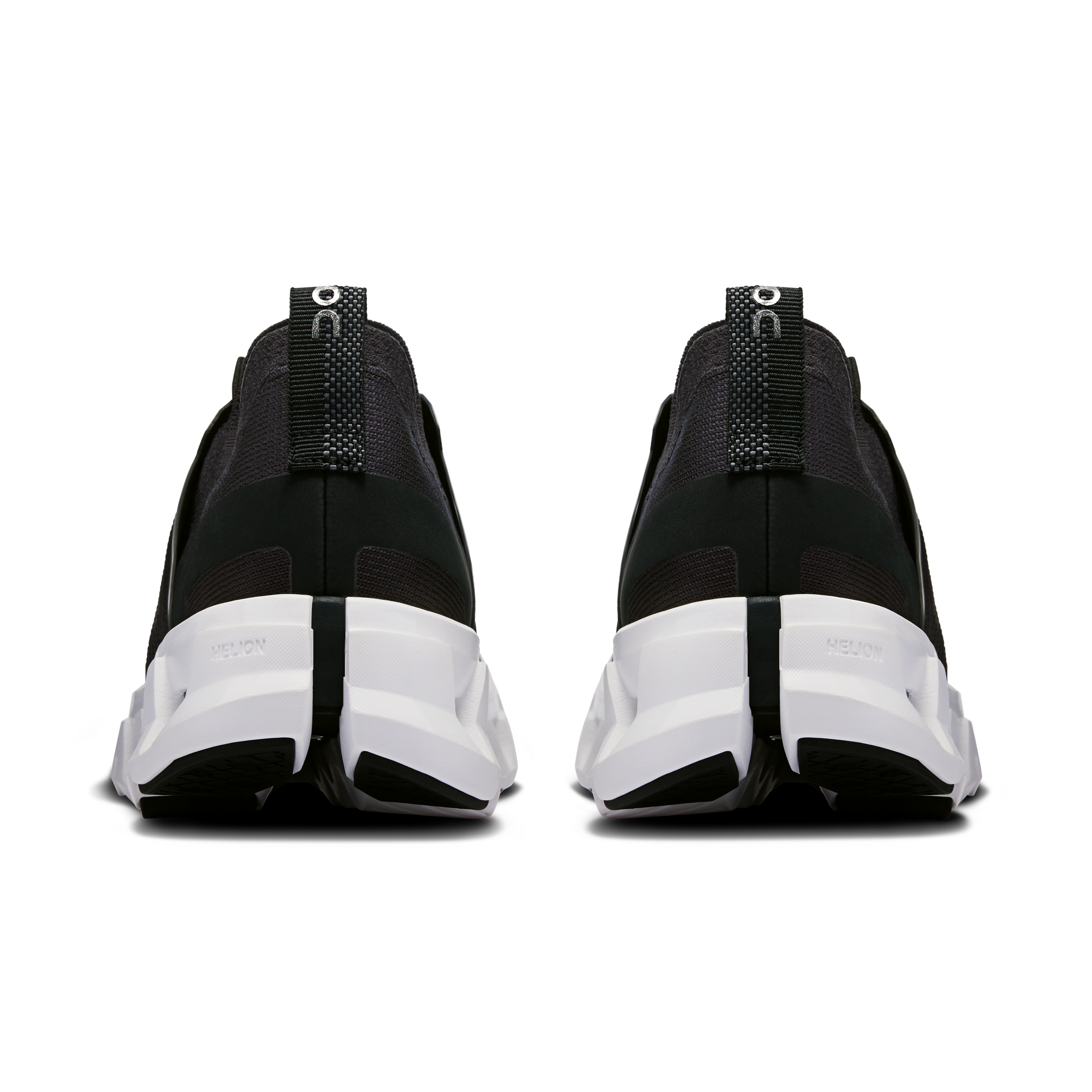 on running cloudswift 4 black white (women's)