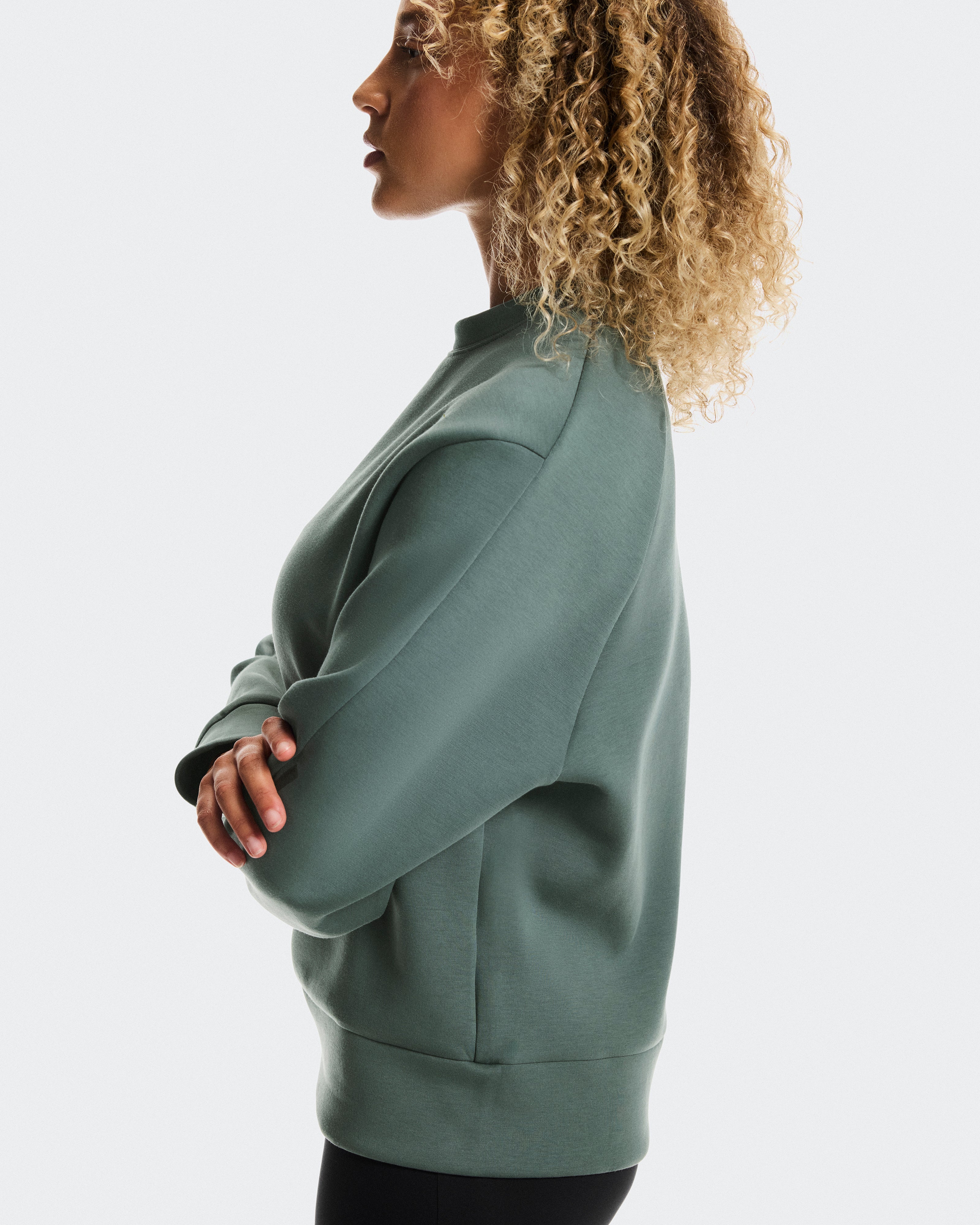 On Focus Tech Crew Olive (Women's)