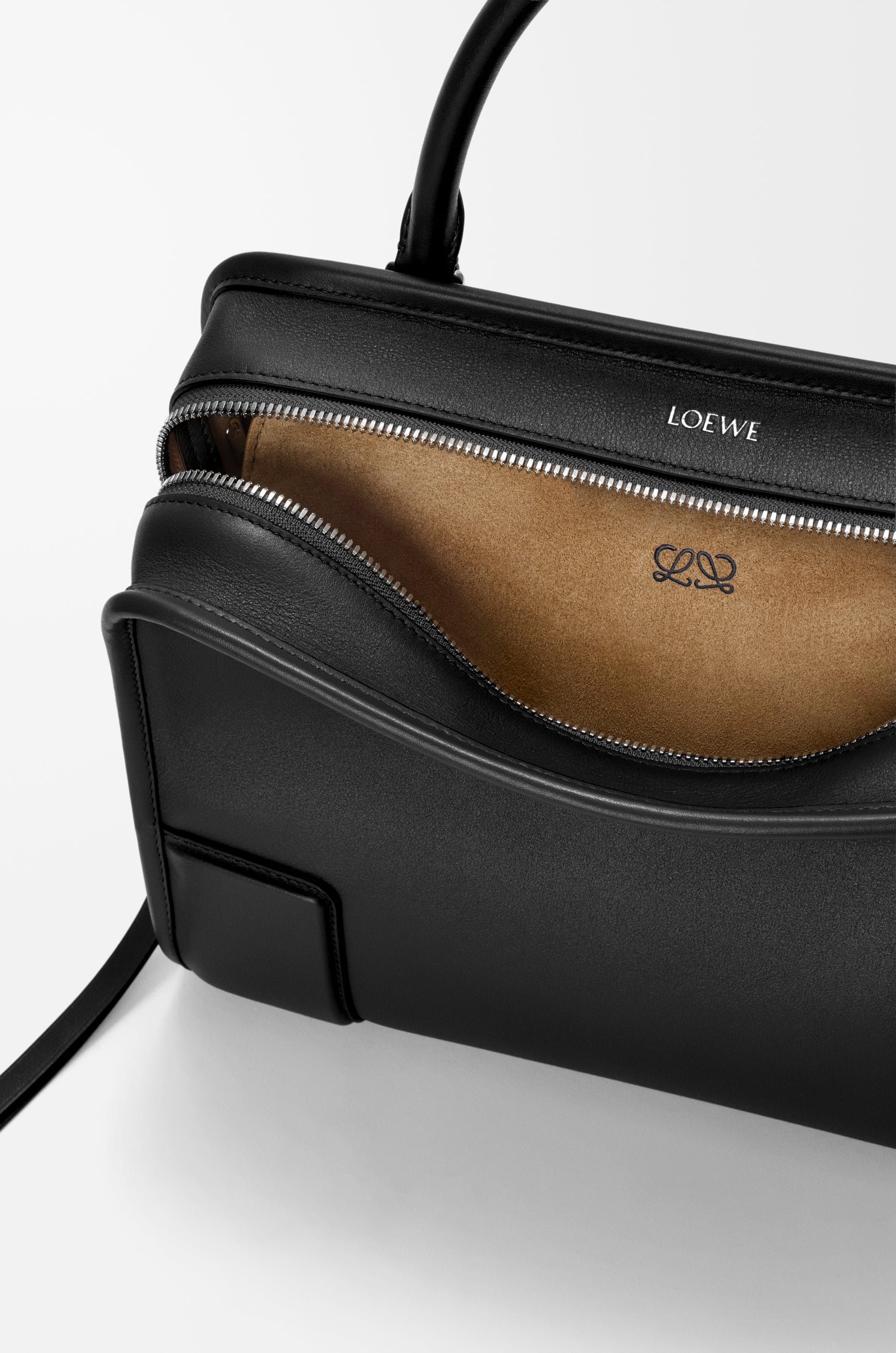 Loewe Medium Amazona 180 bag in soft calfskin