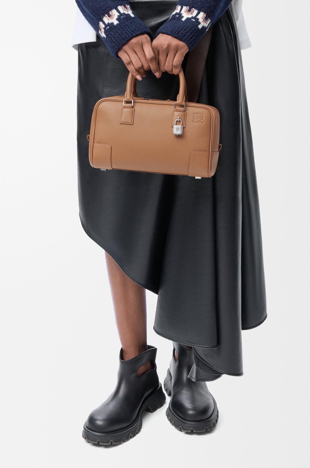 Loewe Amazona 23 bag in soft grained calfskin