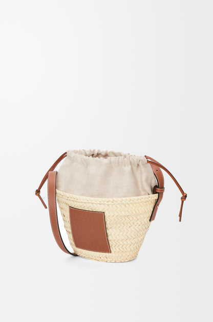 Loewe Drawstring bucket in palm leaf and calfskin