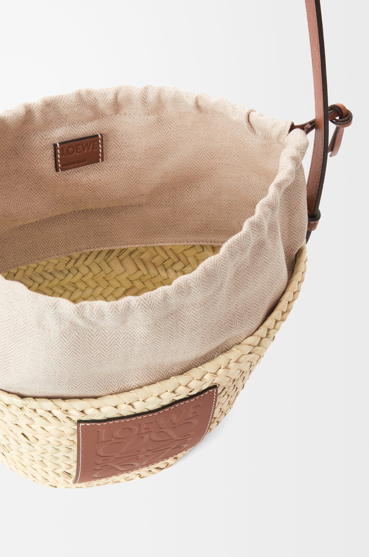 Loewe Drawstring bucket in palm leaf and calfskin