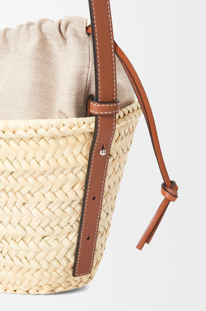 Loewe Drawstring bucket in palm leaf and calfskin