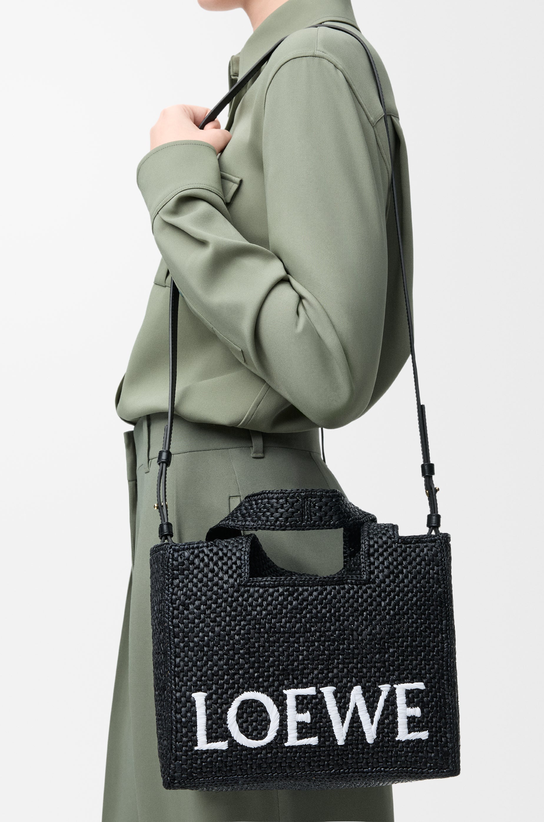 Loewe Small LOEWE Font tote in raffia