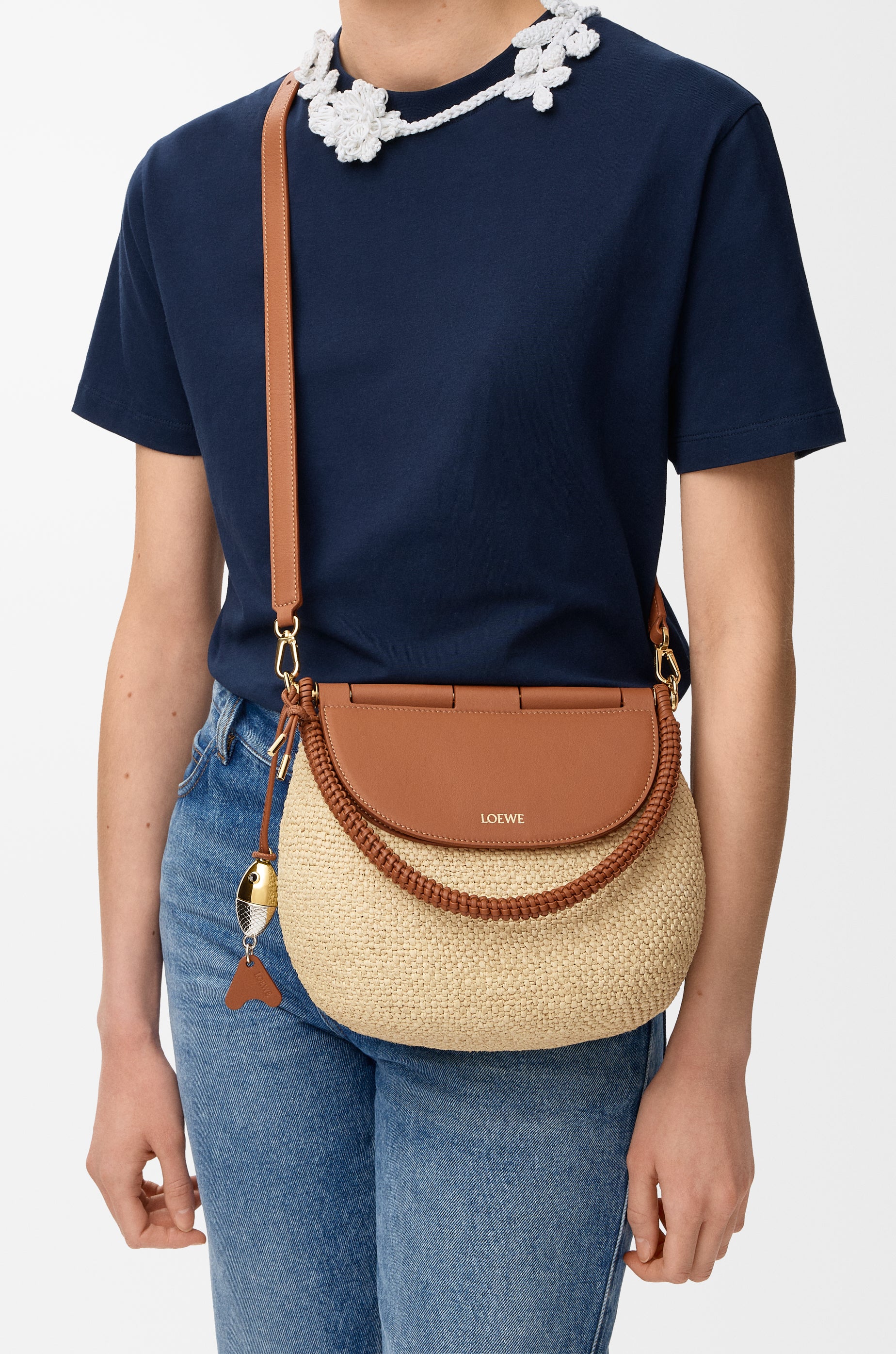 Loewe Medium Pescador bag in raffia and calfskin