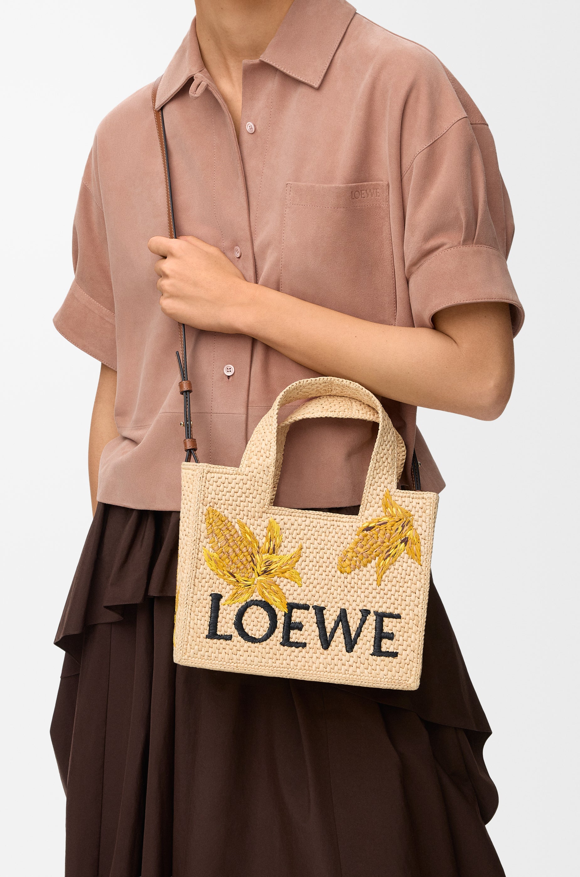 Loewe Small LOEWE Font tote in raffia