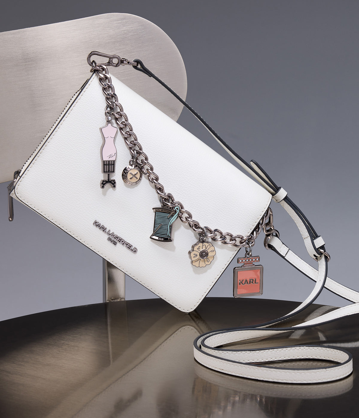 KarlLagerfeld Lourdes crossbody with fashion chain winter white/silver
