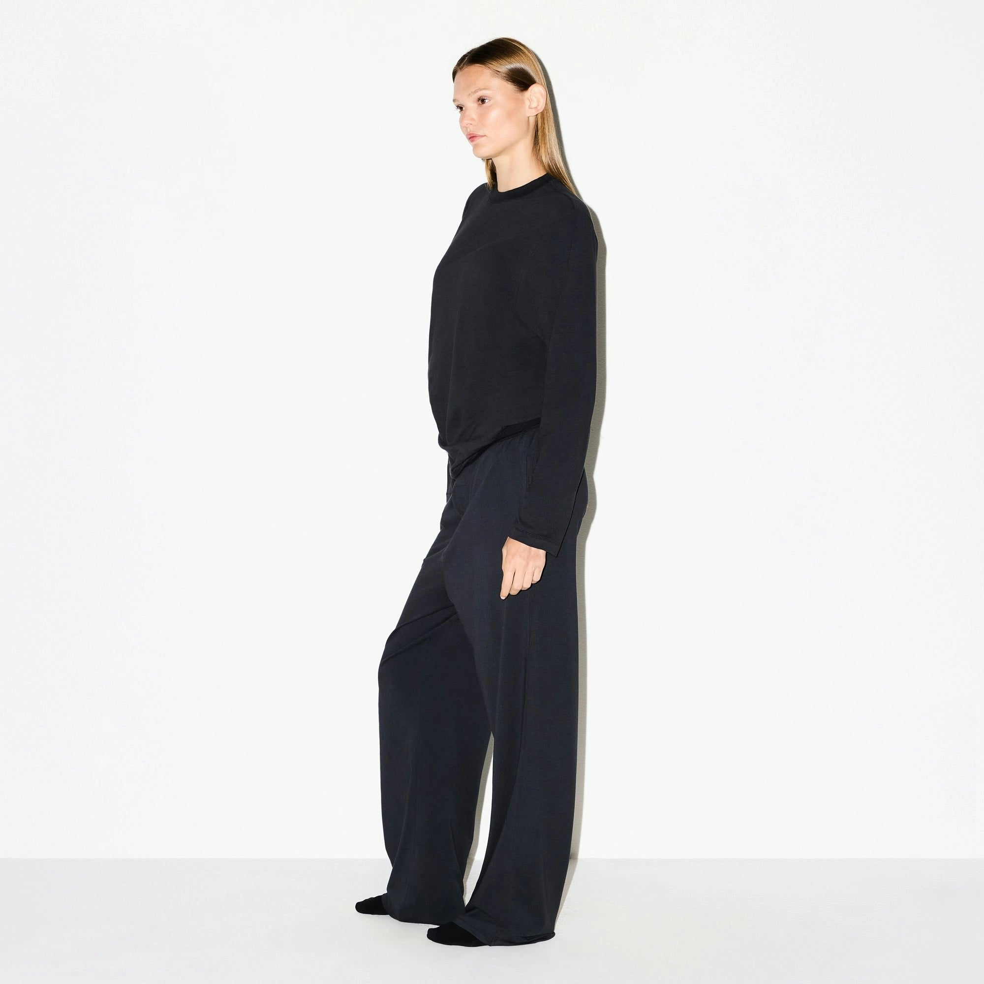 Skims Boyfriend Long Sleeve T-Shirt Onyx