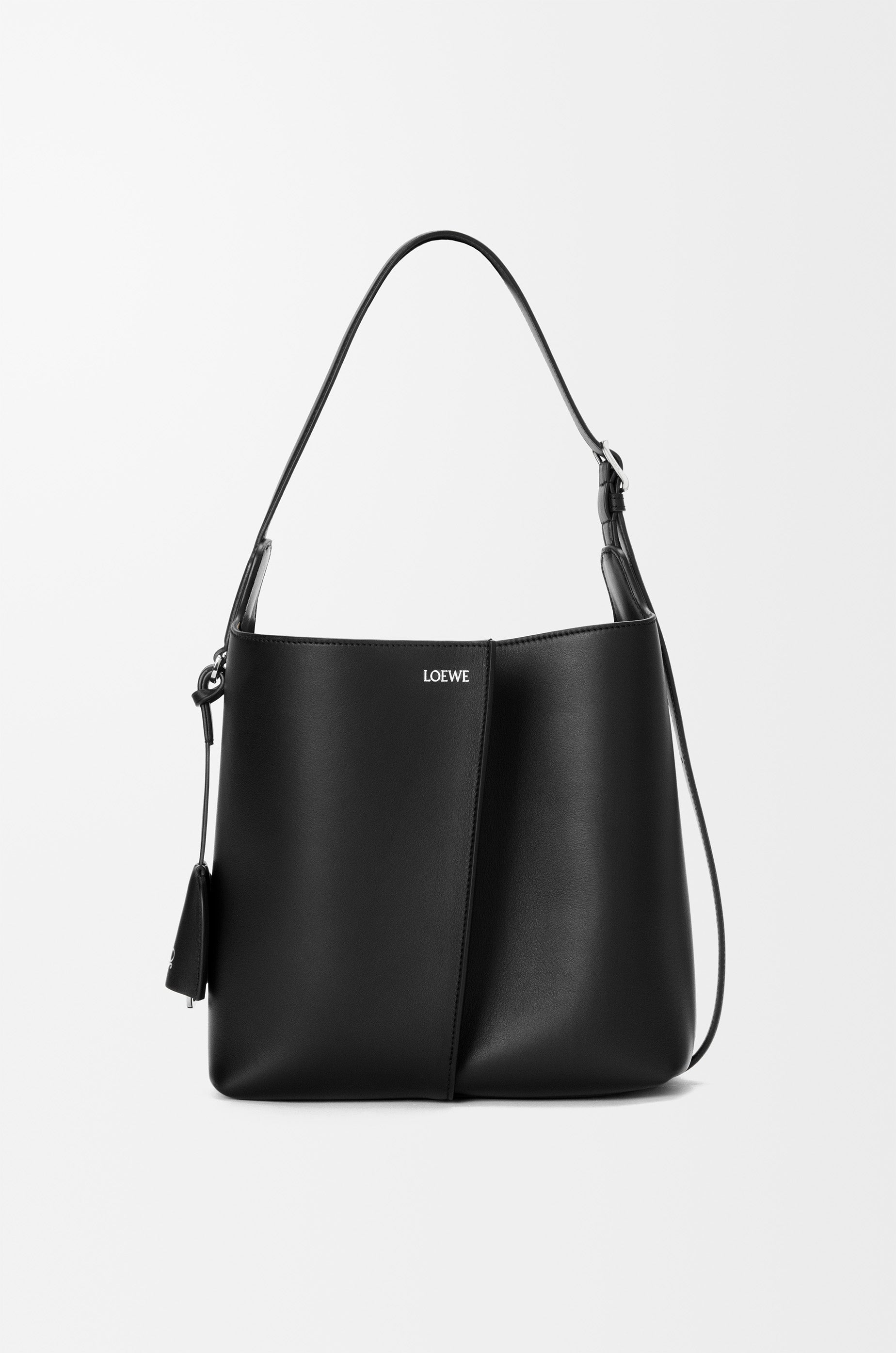 Loewe Medium Bilbao bucket in smooth calfskin