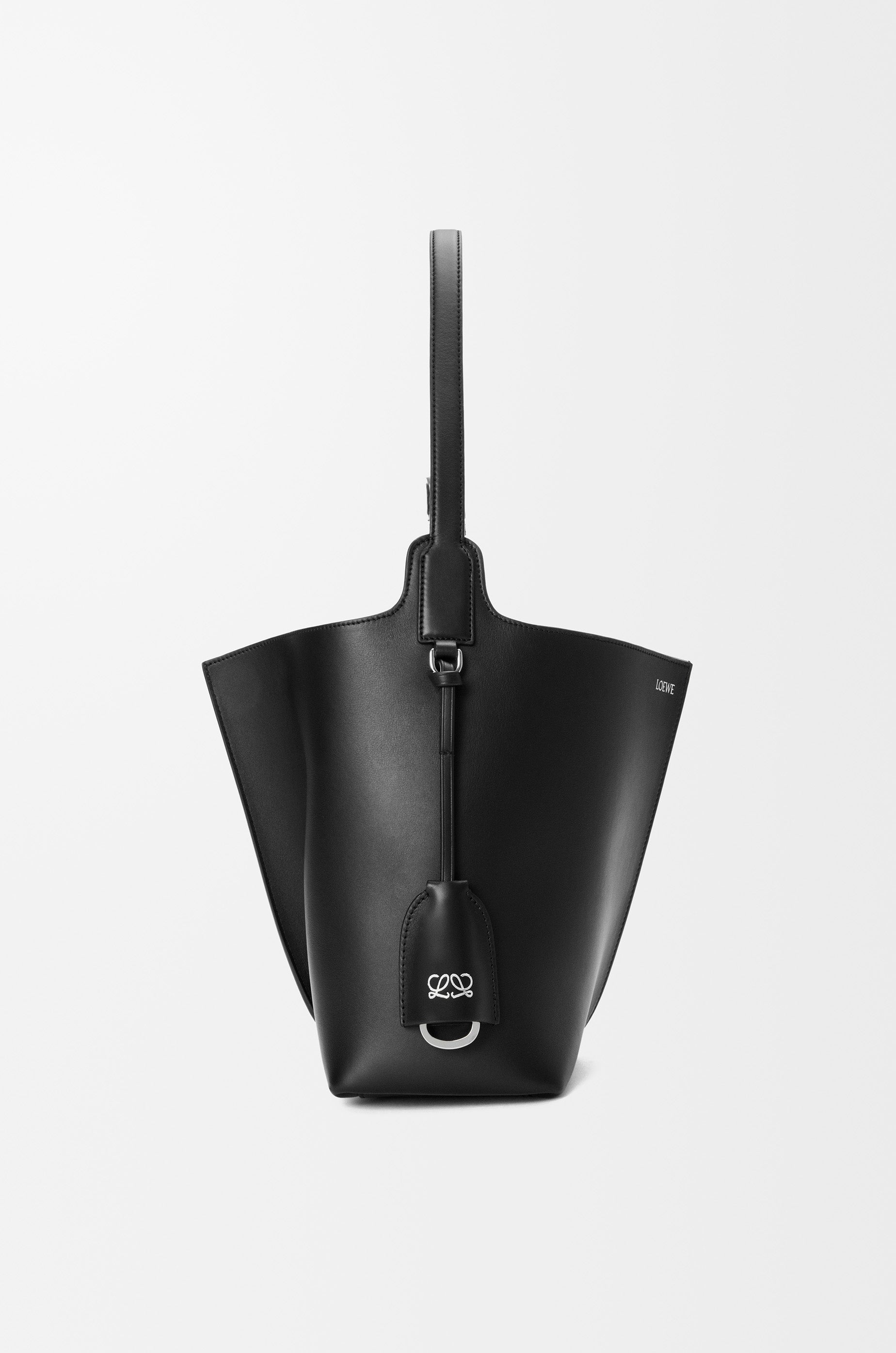 Loewe Medium Bilbao bucket in smooth calfskin