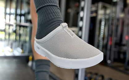Oofos Women's Mesh Slipper White & Gray