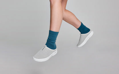 Oofos Women's Mesh Slipper White & Gray