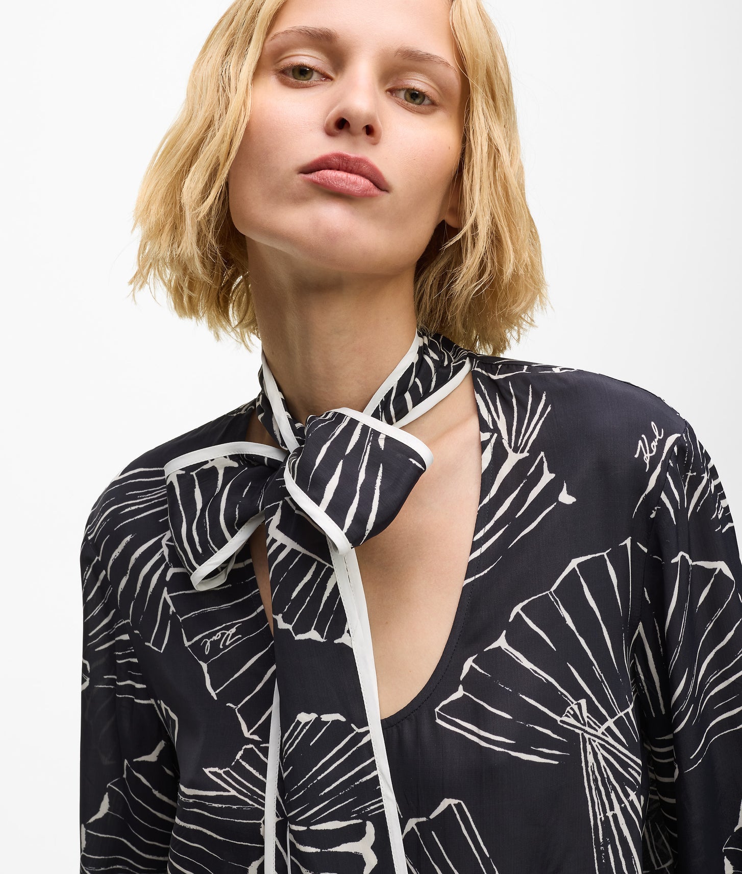 Karl Lagerfeld Fan Print Scarf Top Linear Fan Black