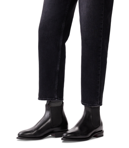 Moriarty boot ebony pull-up leather