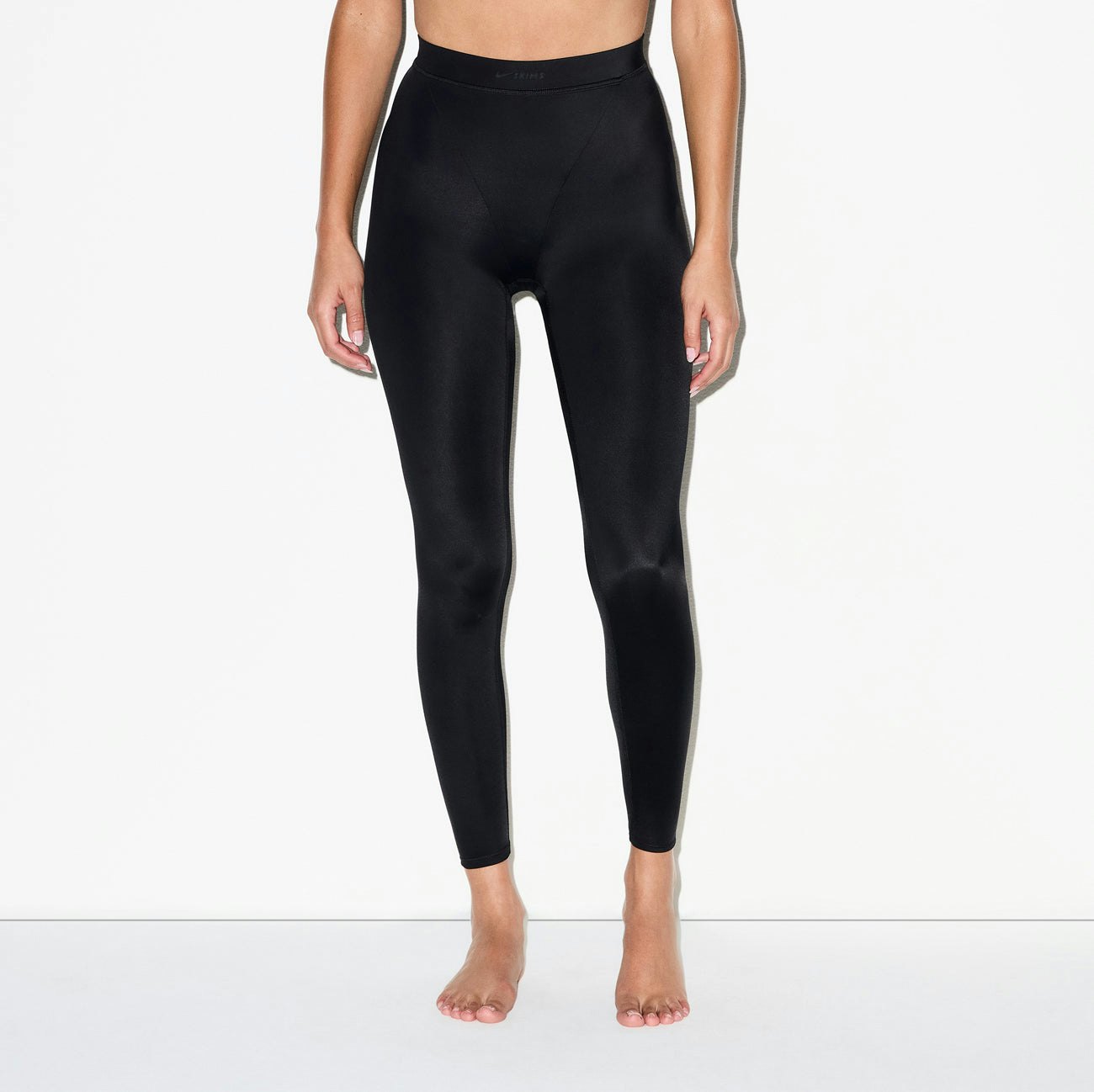 Skims Nikeskims Shine V-Line 26" Legging Obsidian