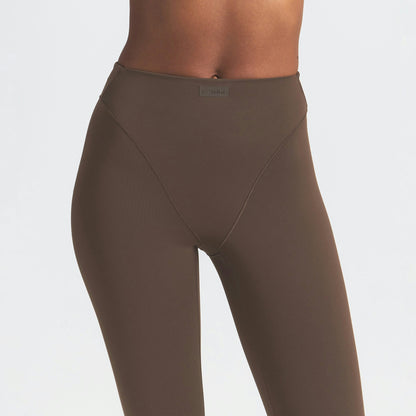 Skims Nikeskims Matte V-Line 26" Legging Dark Sepia